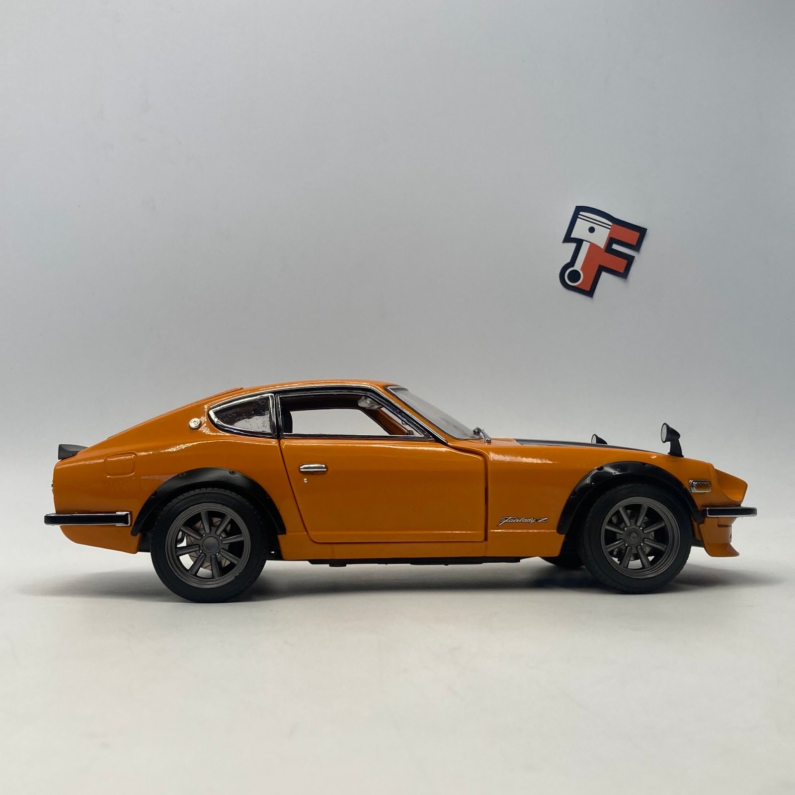 Datsun/Nissan 1971 Fairlady Z (S30) Orange – Image 8