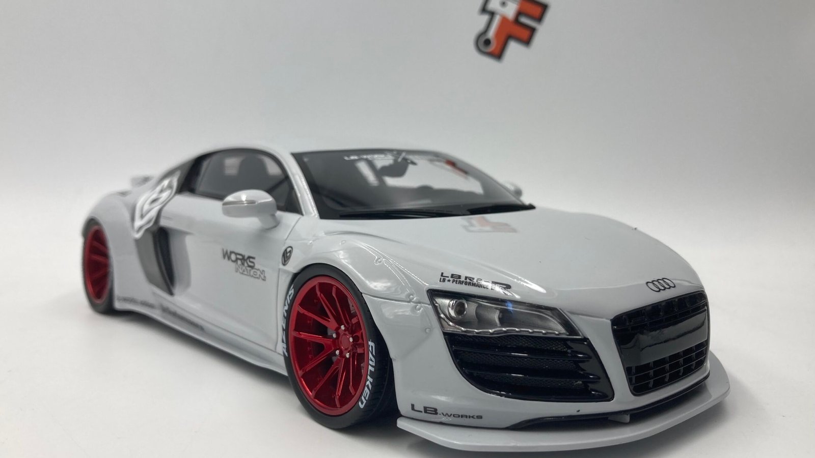 Miniature Audi R8 Liberty Walk LB-WORKS GT325 1/18 série limitée vendue en Suisse