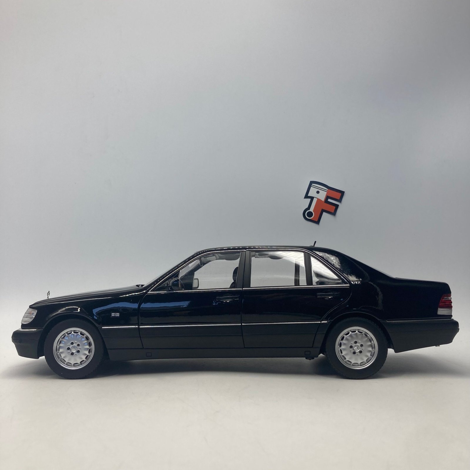 Mercedes-Benz S600 1997 Obsidian Black metallic – Image 4