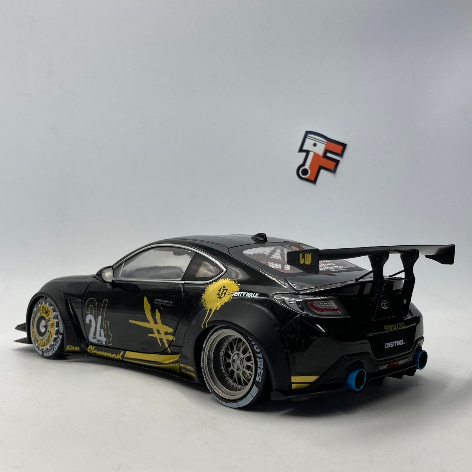 Toyota GR86 With Liberty Walk Body Kit – Image 5