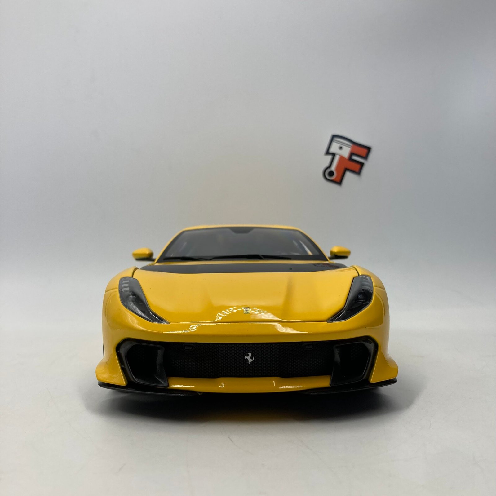 Ferrari 812 Competizione Yellow – Image 2