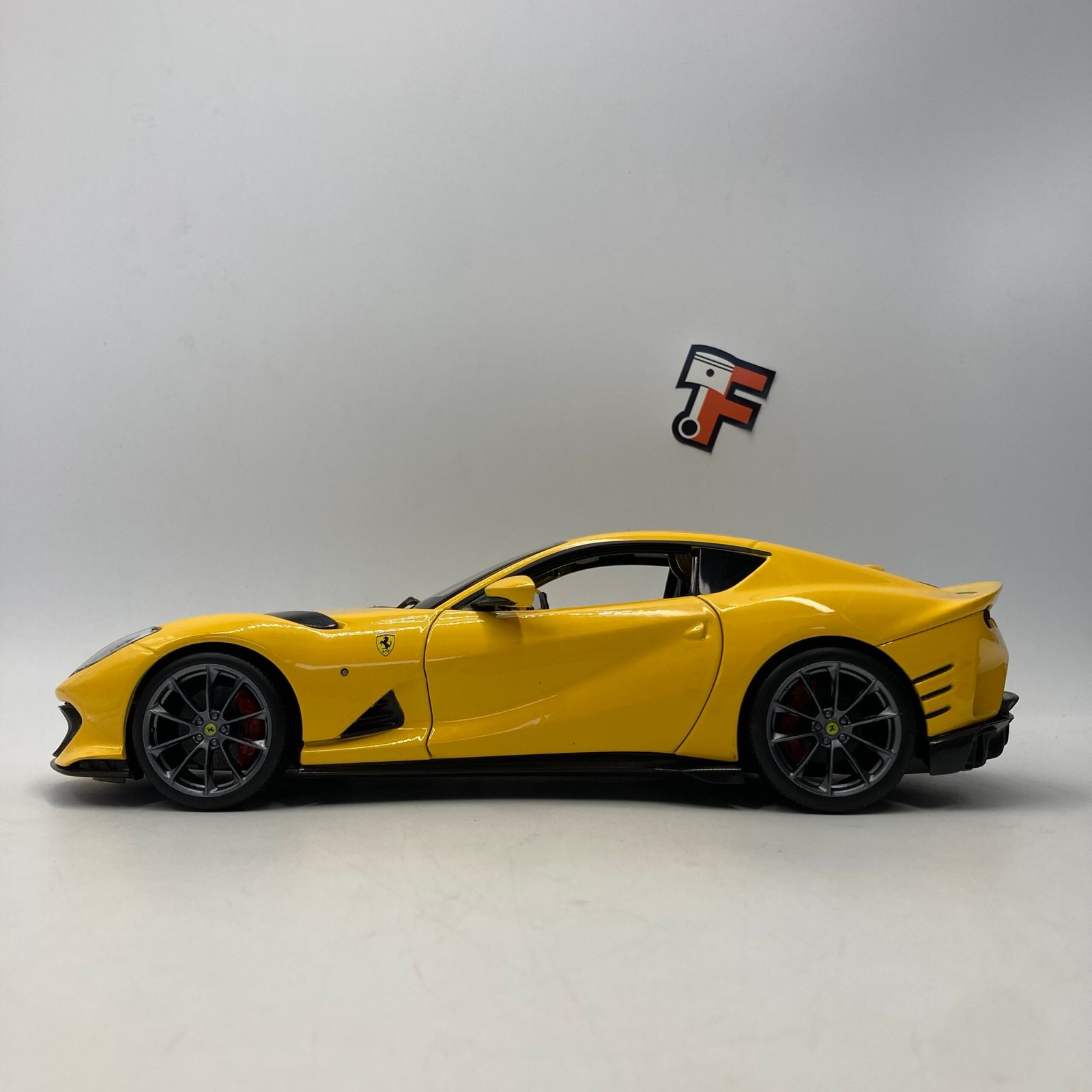 Ferrari 812 Competizione Yellow – Image 4