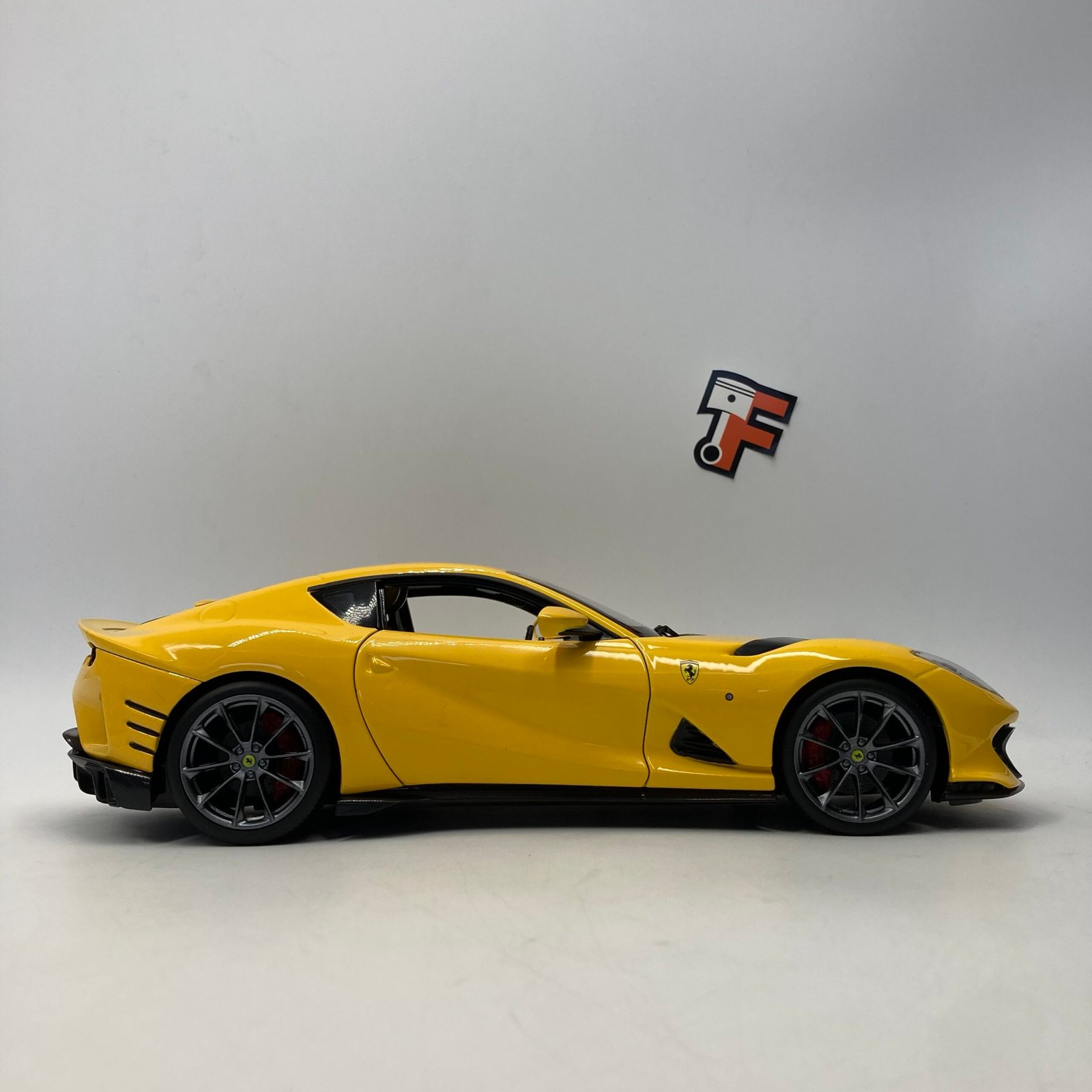 Ferrari 812 Competizione Yellow – Image 8
