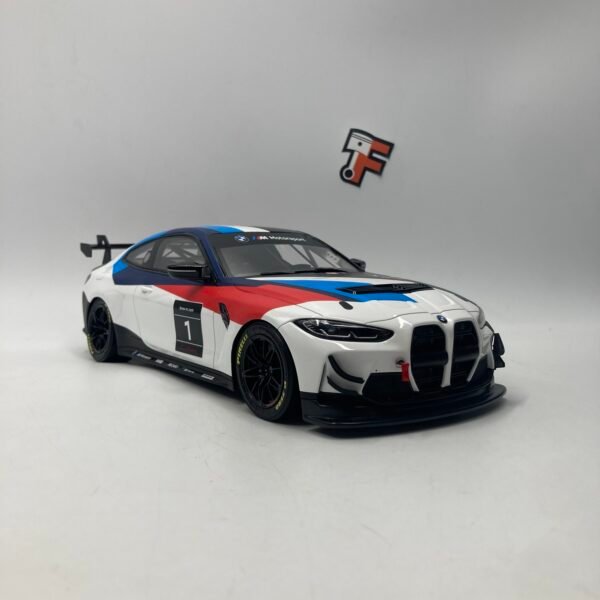 Miniature BMW M4 GT4 1/18 série limitée 999 exemplaires vendue en Suisse par Frakaxessoires