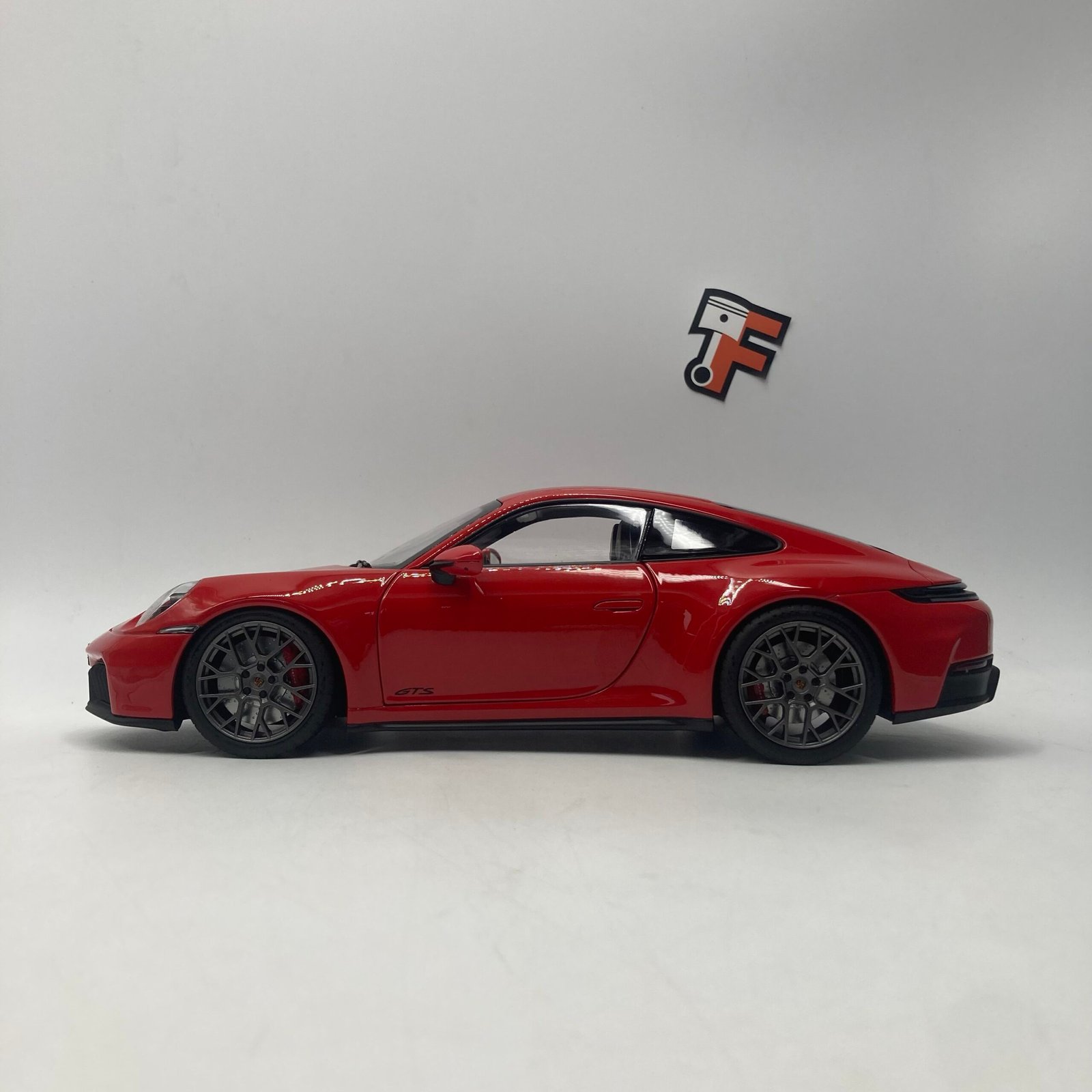 Porsche 911 Carrera 4 GTS 2024 Guards Red – Image 4