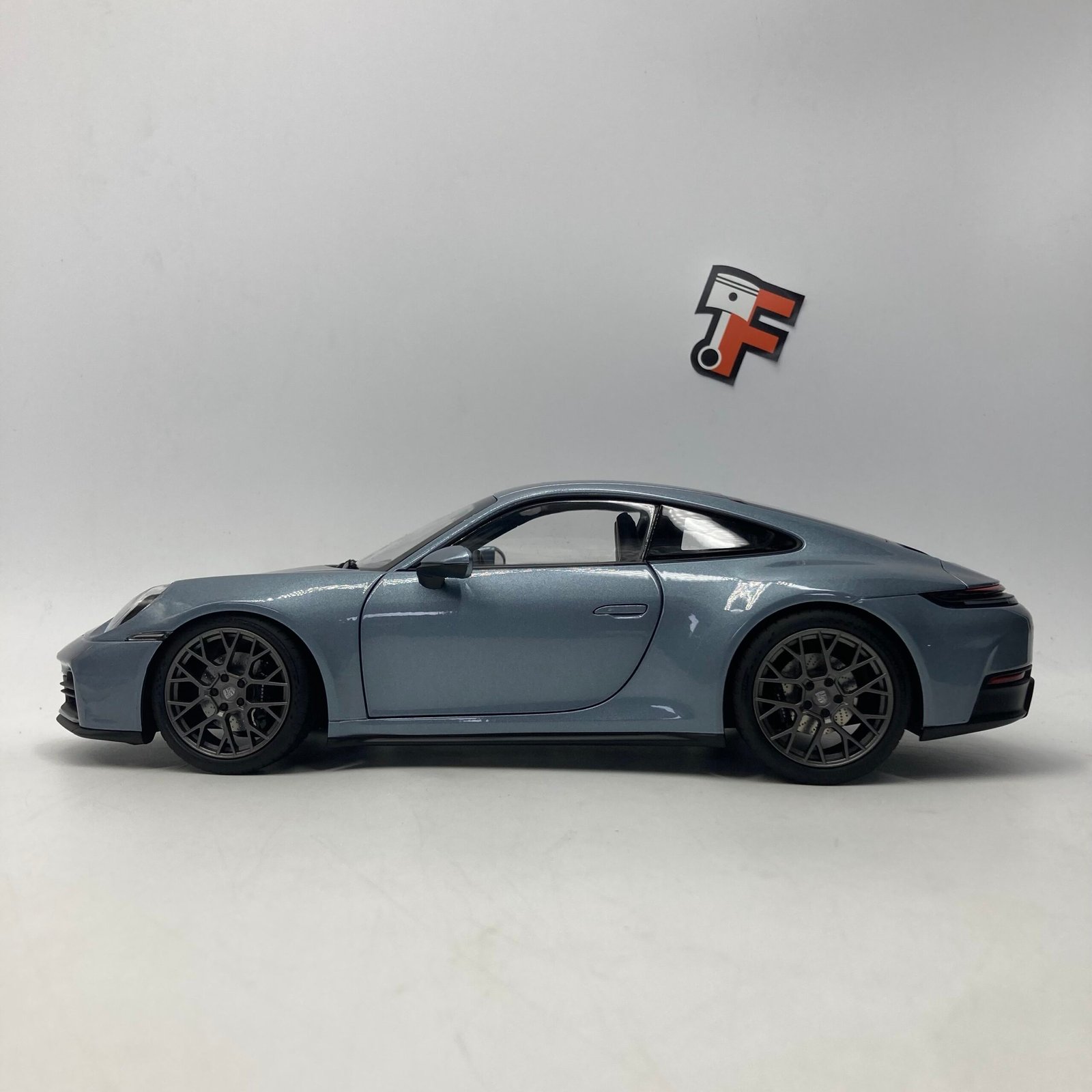 Porsche 911 992.2 Carrera 2025 Polarsilbermetallic – Image 4