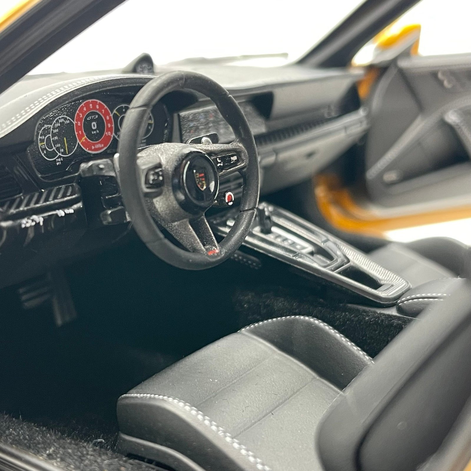 Porsche 911 Targa 4 GTS 2025 Bahamayellow – Image 9