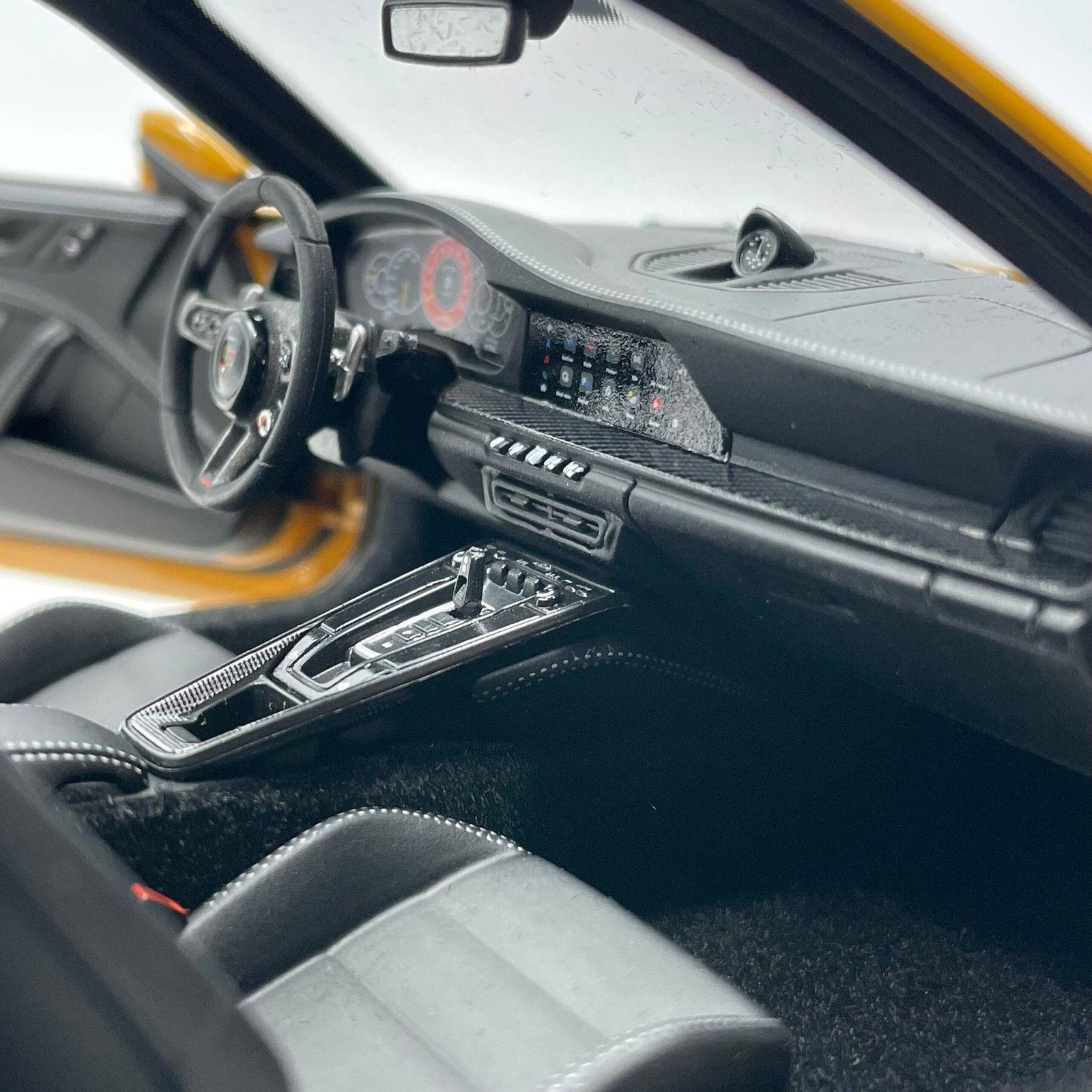 Porsche 911 Targa 4 GTS 2025 Bahamayellow – Image 10