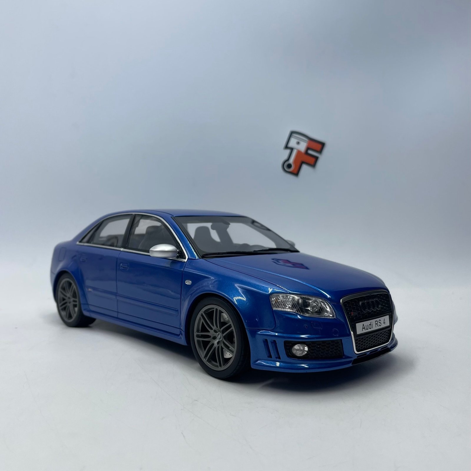 Miniature Audi RS4 B7 Sprint Blue 2007 Ottomobile 1/18 série limitée Suisse