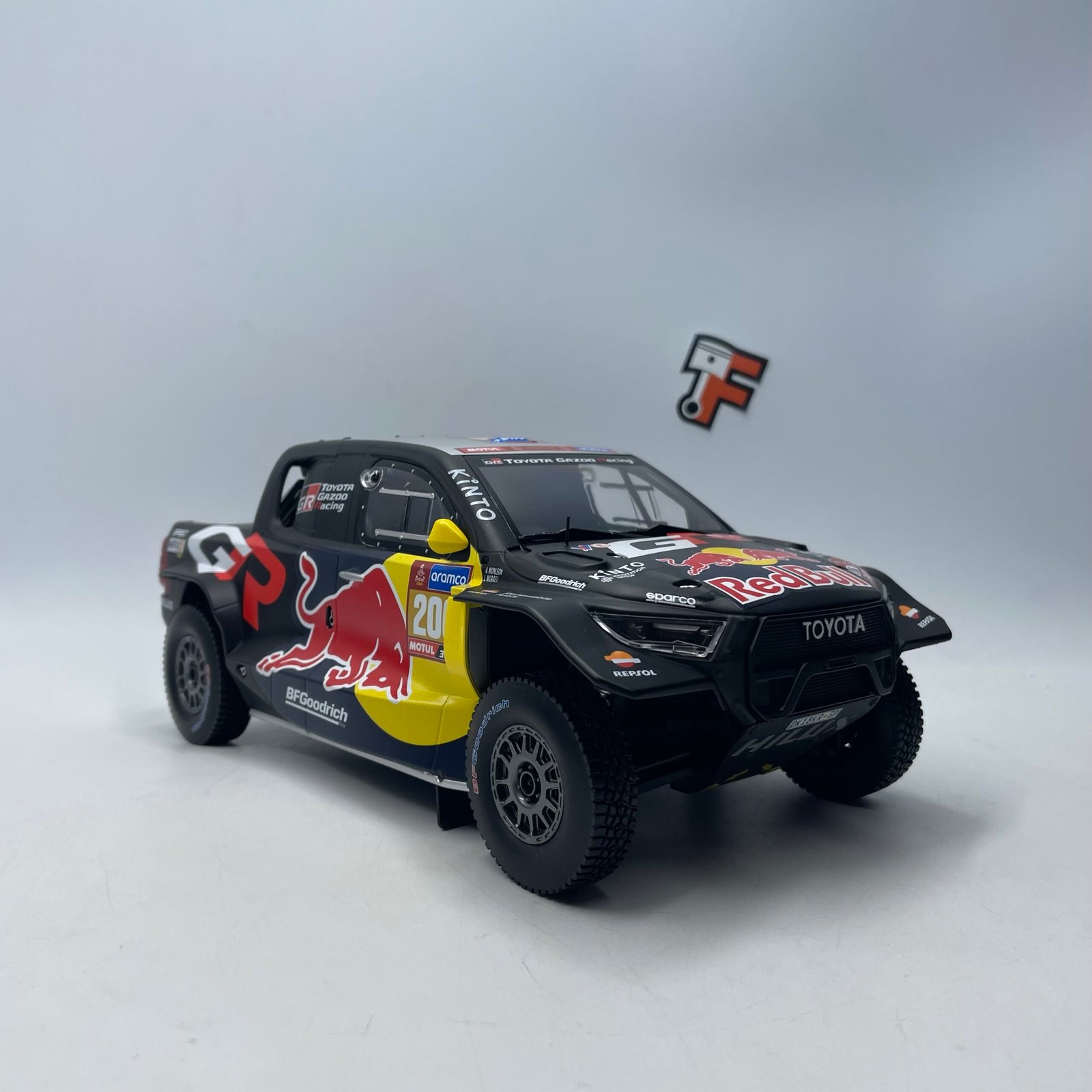 Miniature Toyota Hilux Evo Dakar 2024 Moraes Monleon Ixo 1/18 vendue en Suisse