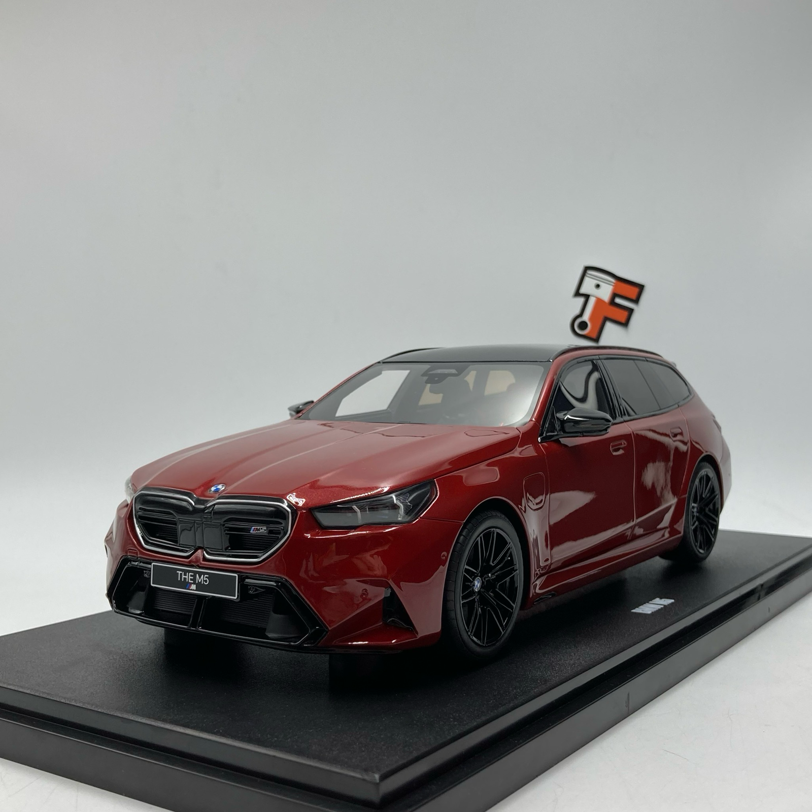 BMW M5 Touring 2025 Fire Red – Image 3