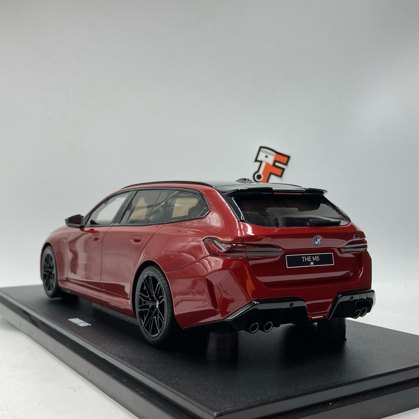 BMW M5 Touring 2025 Fire Red – Image 5