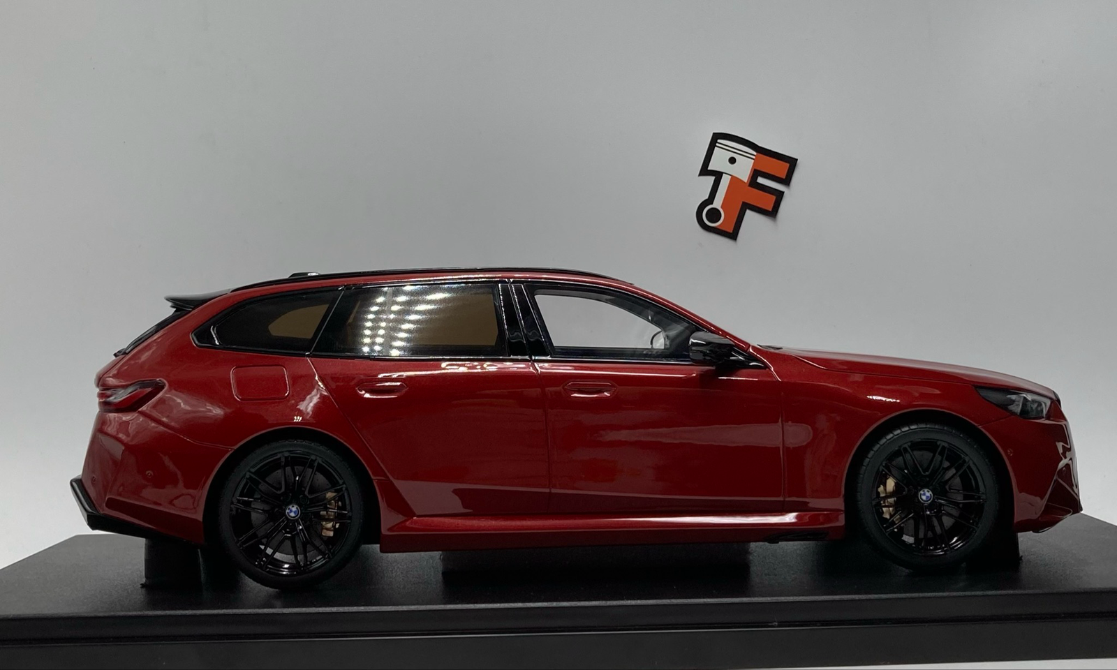 BMW M5 Touring 2025 Fire Red – Image 8