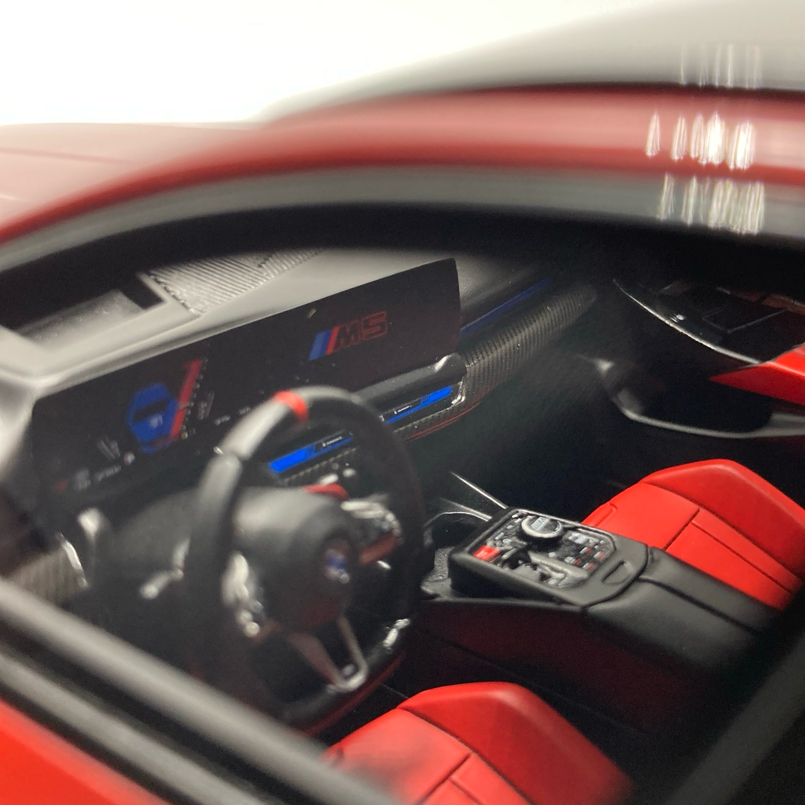 BMW M5 Touring 2025 Fire Red – Image 9