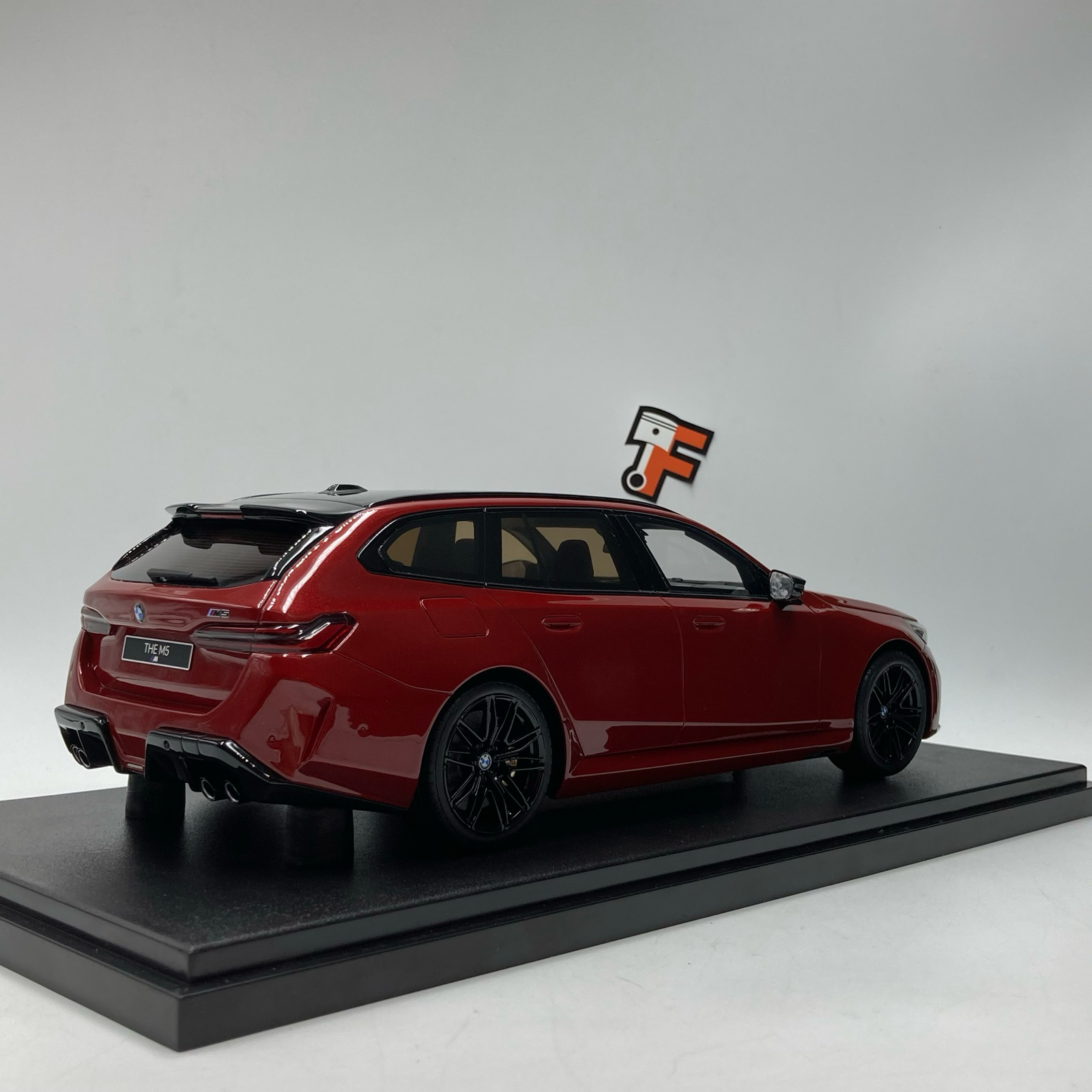 BMW M5 Touring 2025 Fire Red – Image 7