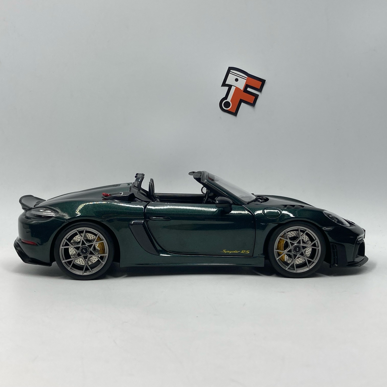 Porsche 718 Spyder RS 2023 Weissach Pack ForestGreen Metallic – Image 8