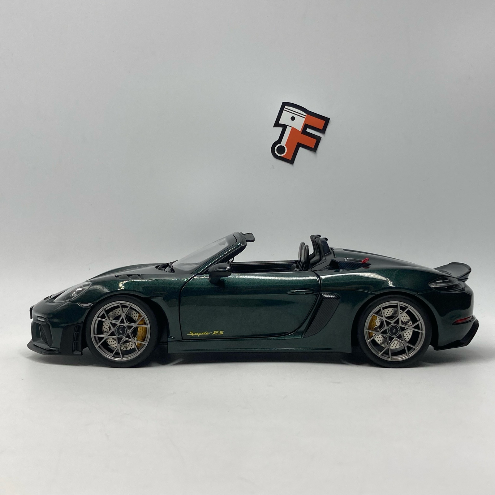 Porsche 718 Spyder RS 2023 Weissach Pack ForestGreen Metallic – Image 4
