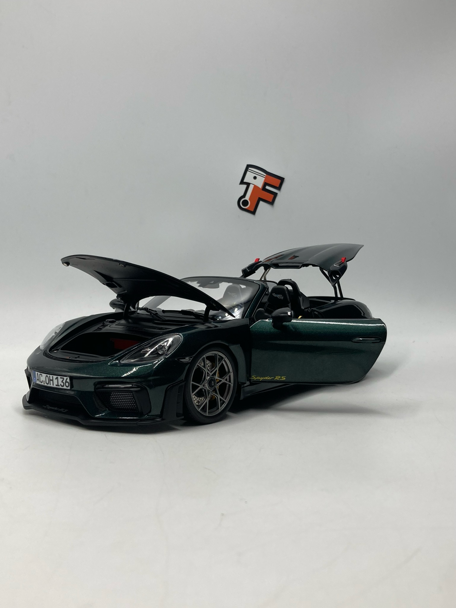 Porsche 718 Spyder RS 2023 Weissach Pack ForestGreen Metallic – Image 12