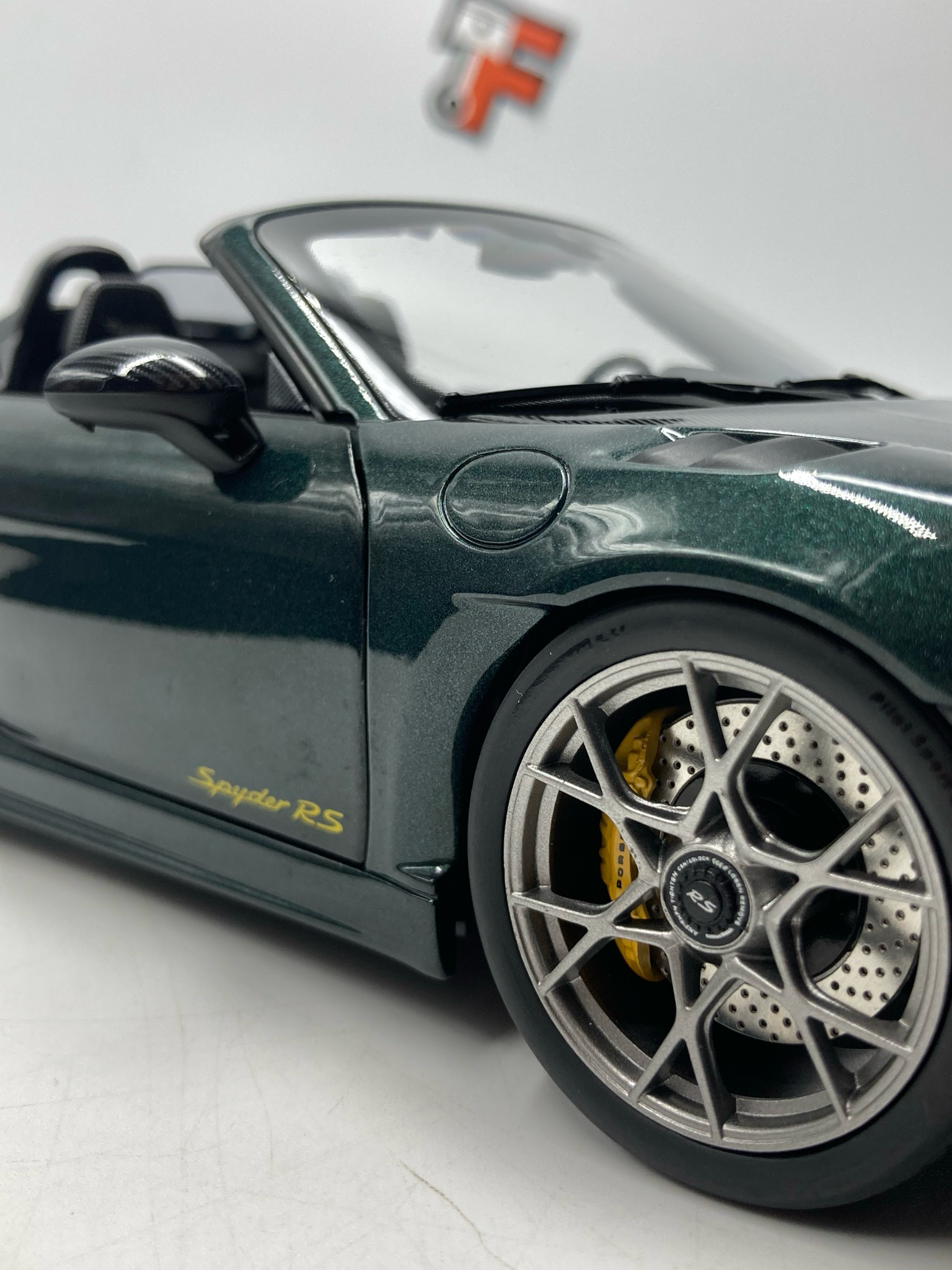 Porsche 718 Spyder RS 2023 Weissach Pack ForestGreen Metallic – Image 14