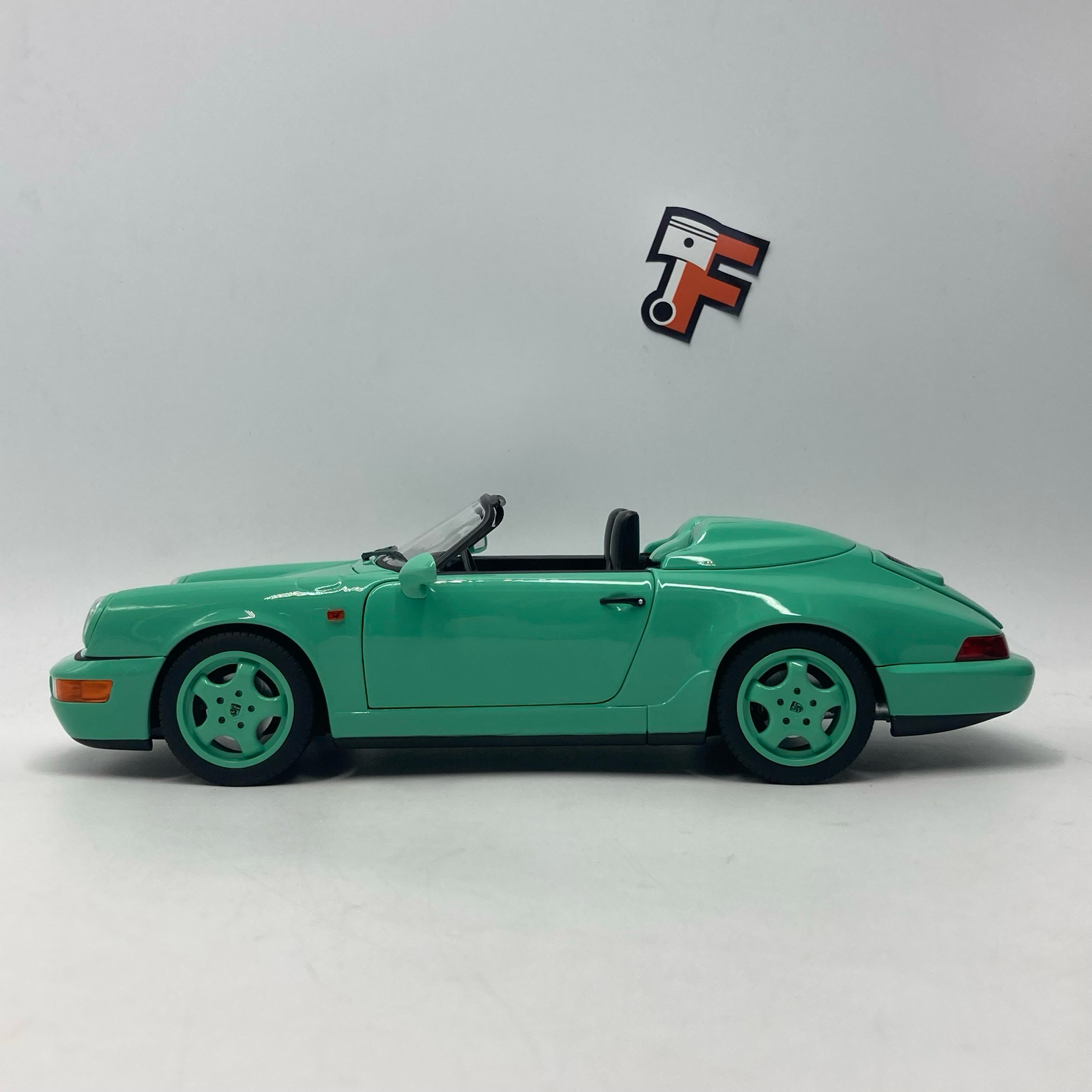 Porsche 911 964 Speedster Mint Green – Image 4