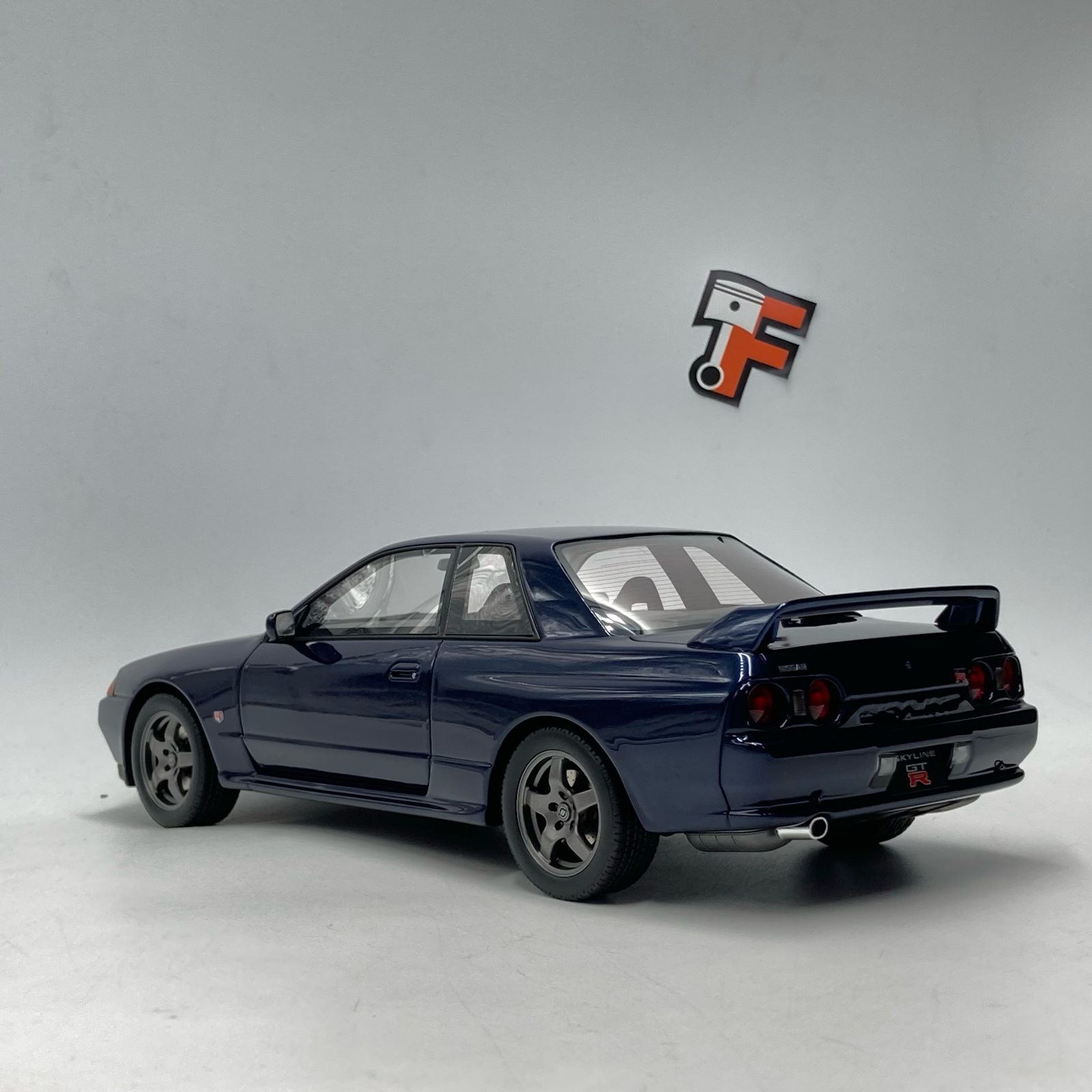 Nissan GT-R R32 Dark Blue Pearl 1993 – Image 4