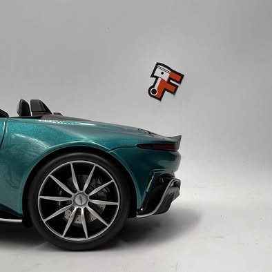 Aston Martin V12 Vantage Roadster Coupe 2023 Tayos Turquoise – Image 8