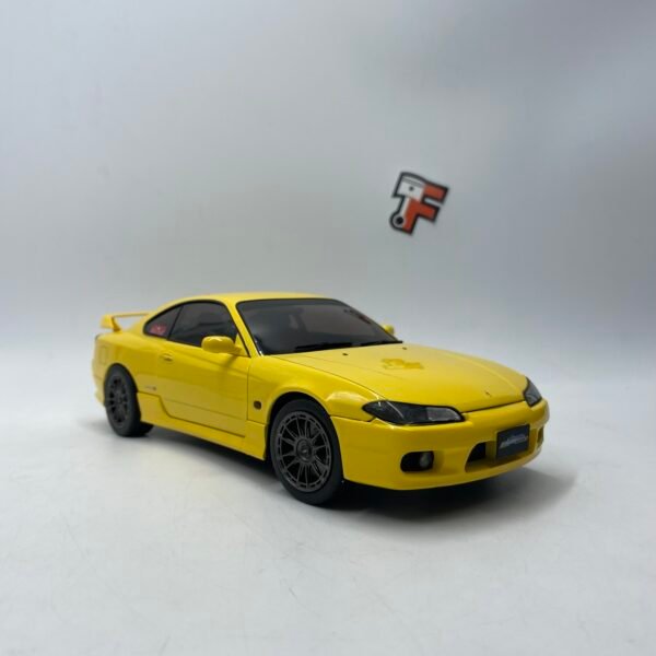 Miniature Nissan Silvia S15 Spec-R Aero Lightning Yellow 1999 Solido 1/18 Suisse