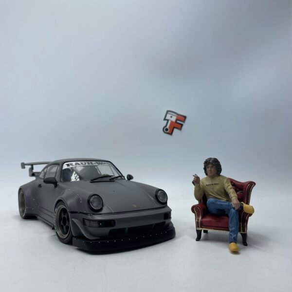 Miniature Porsche 911 RWB 2024 Nardo Grey avec figurine Akira Nakai Solido 1/18 Suisse
