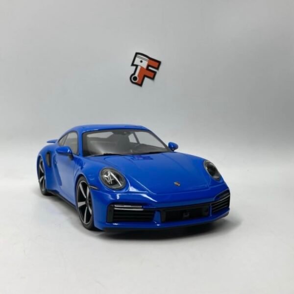Miniature Porsche 911 992 Turbo S 2020 Blue série limitée 402 exemplaires Minichamps vendue en Suisse