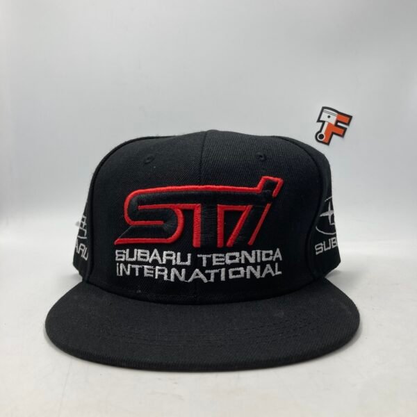 Casquette STI noire style racing vendue en Suisse