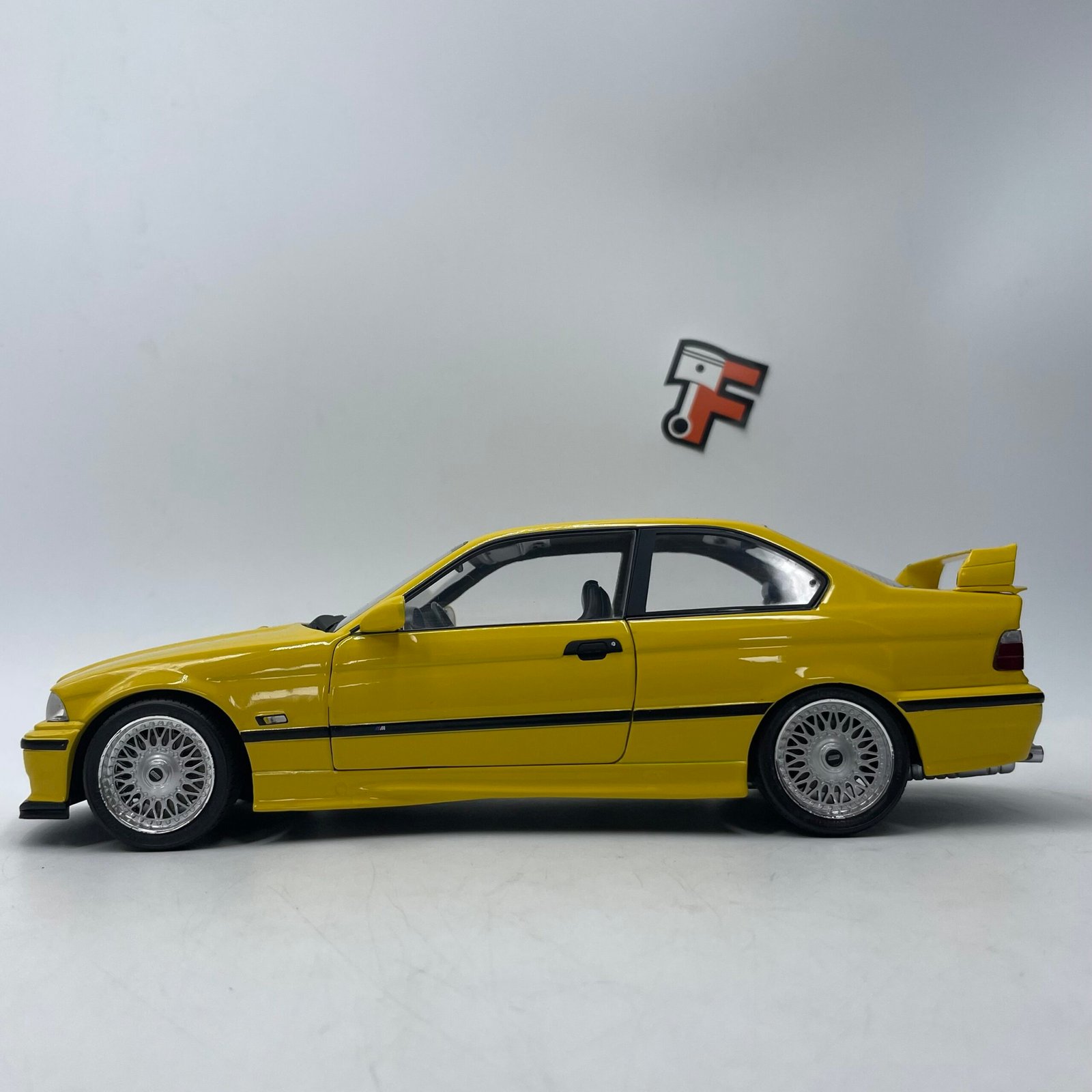 Miniature BMW M3 E36 Coupé Dakar Yellow 1991 1/18 vendue en Suisse
