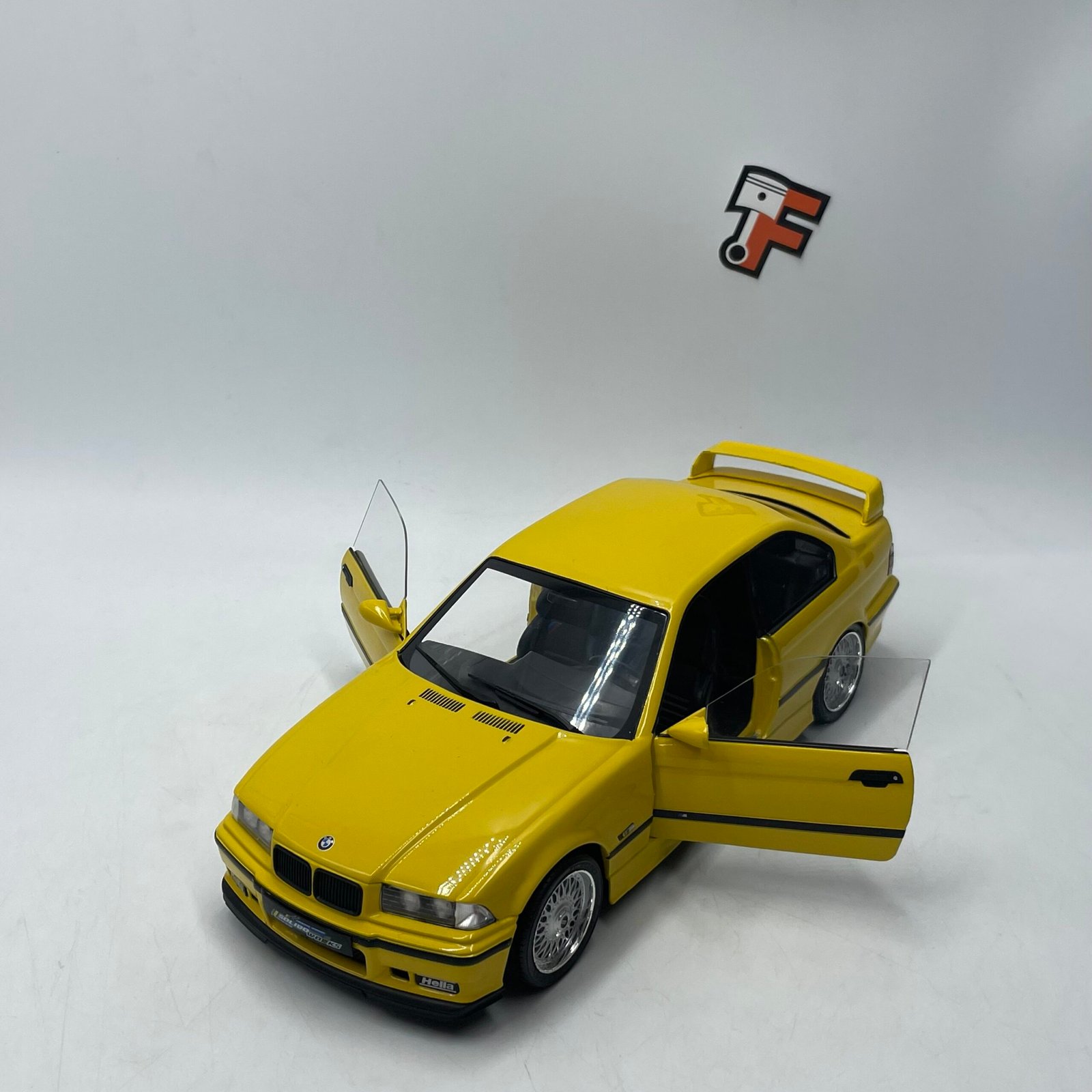 Miniature BMW M3 E36 Coupé Dakar Yellow 1991 1/18 vendue en Suisse