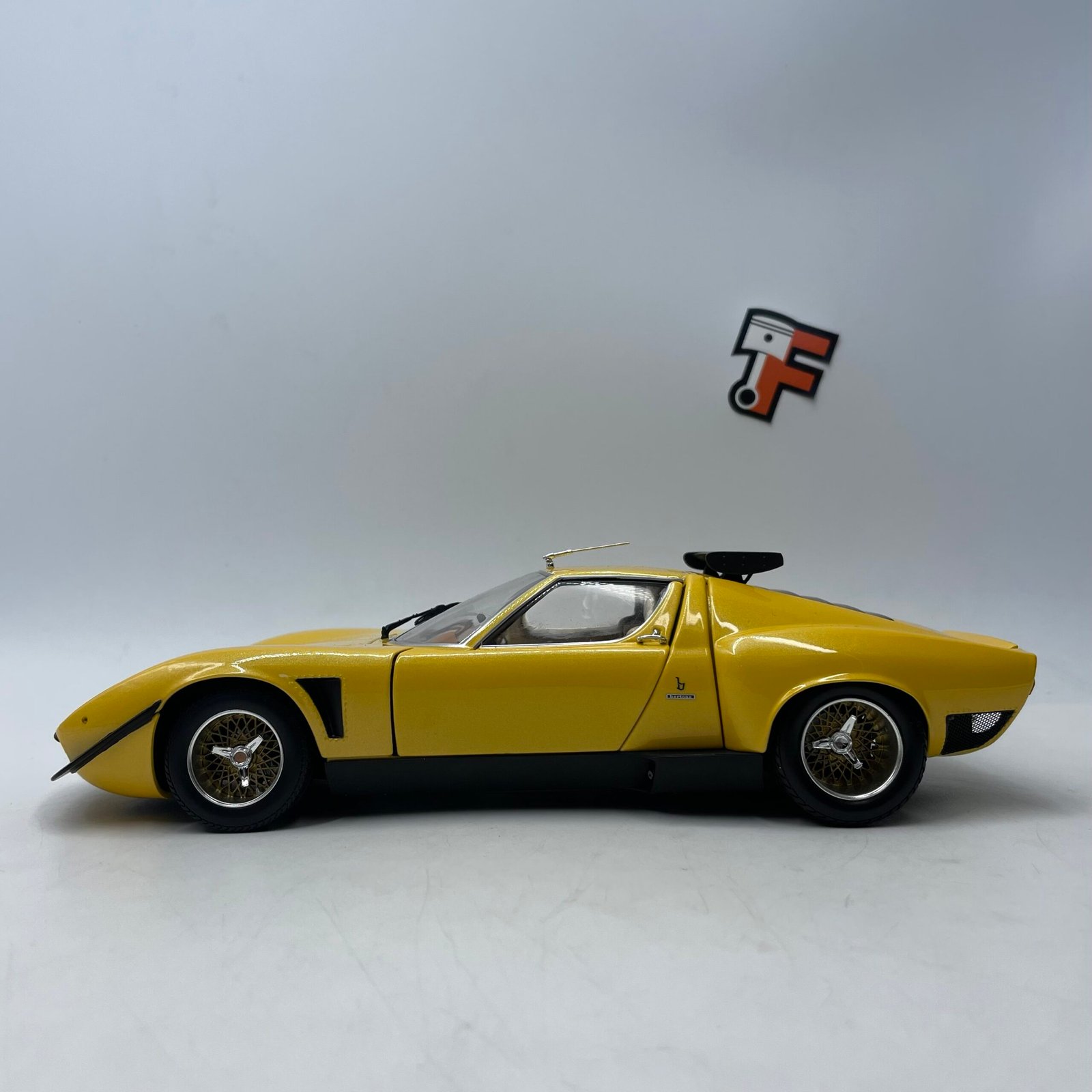 Lamborghini Miura SVR 1970 Yellow/Black – Image 4