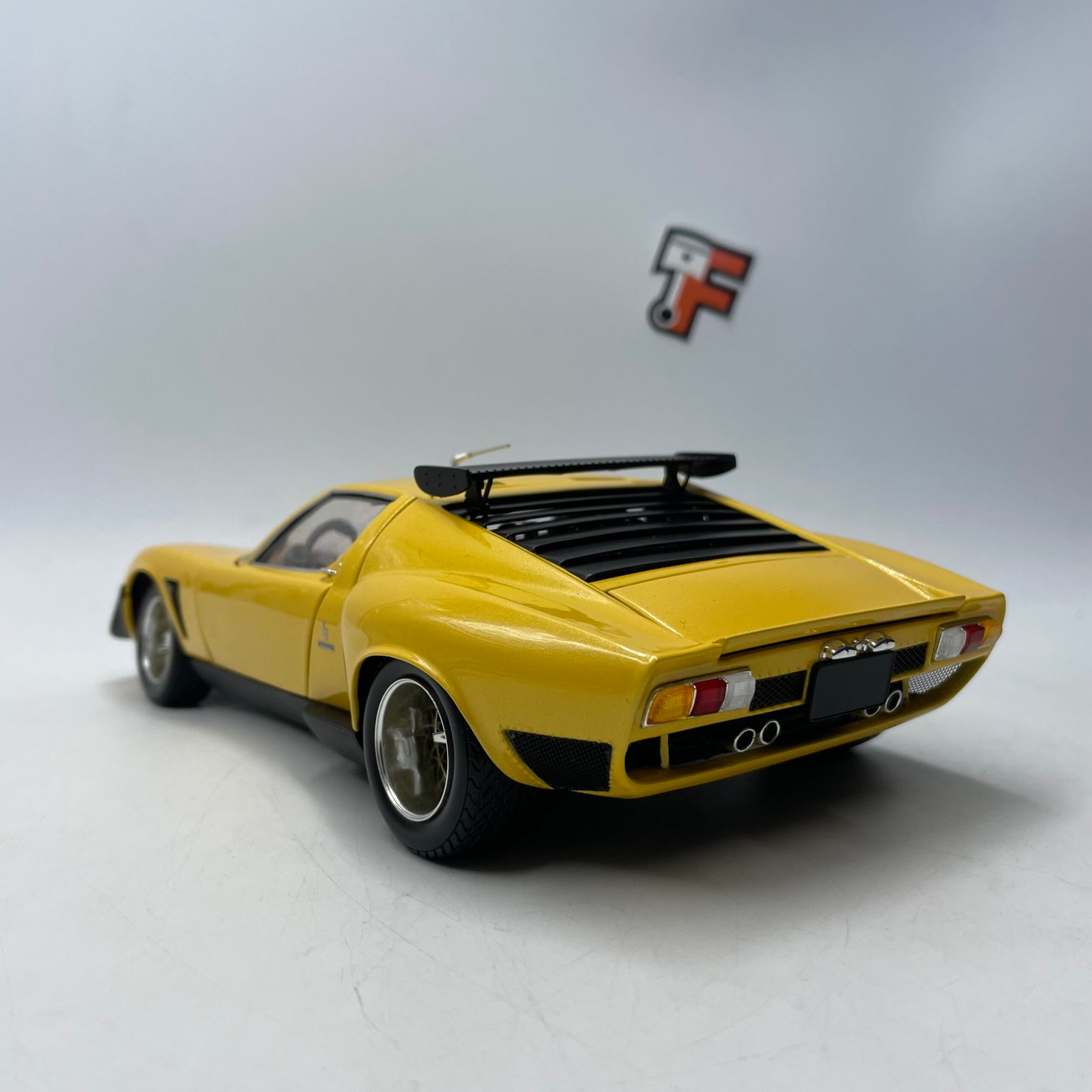 Lamborghini Miura SVR 1970 Yellow/Black – Image 5