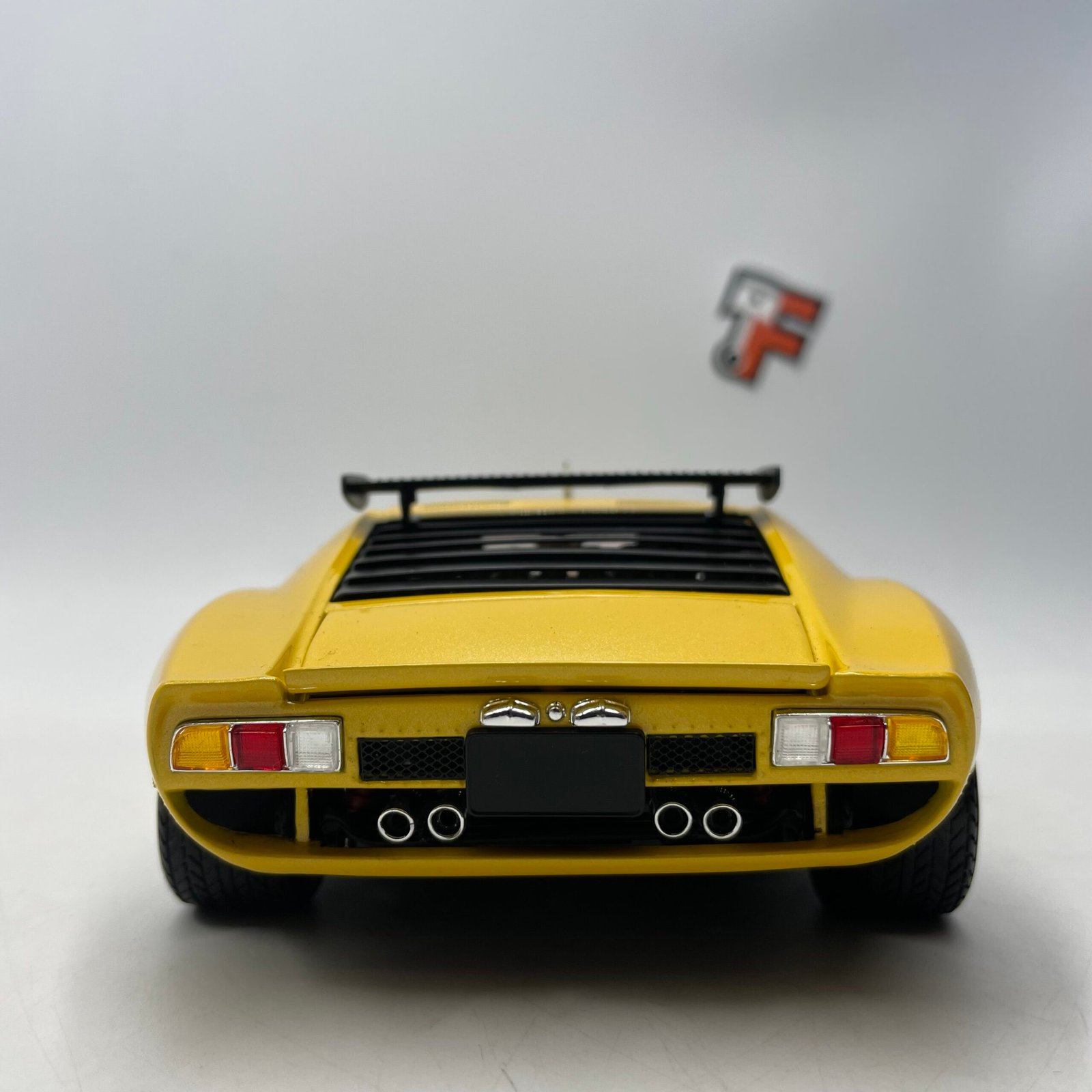 Lamborghini Miura SVR 1970 Yellow/Black – Image 6