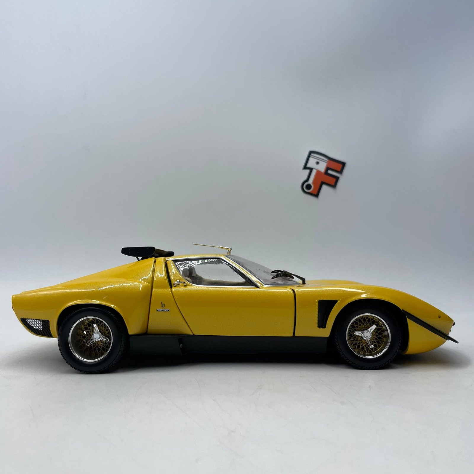 Lamborghini Miura SVR 1970 Yellow/Black – Image 8