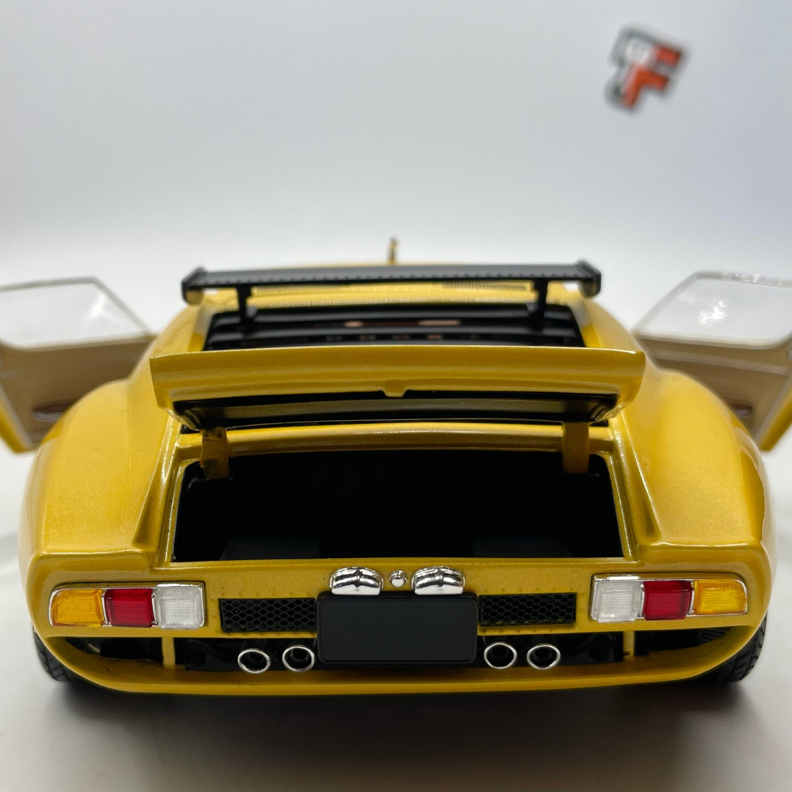 Lamborghini Miura SVR 1970 Yellow/Black – Image 12