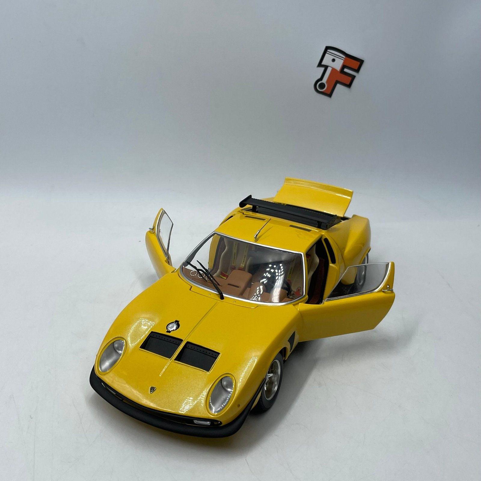 Lamborghini Miura SVR 1970 Yellow/Black – Image 15