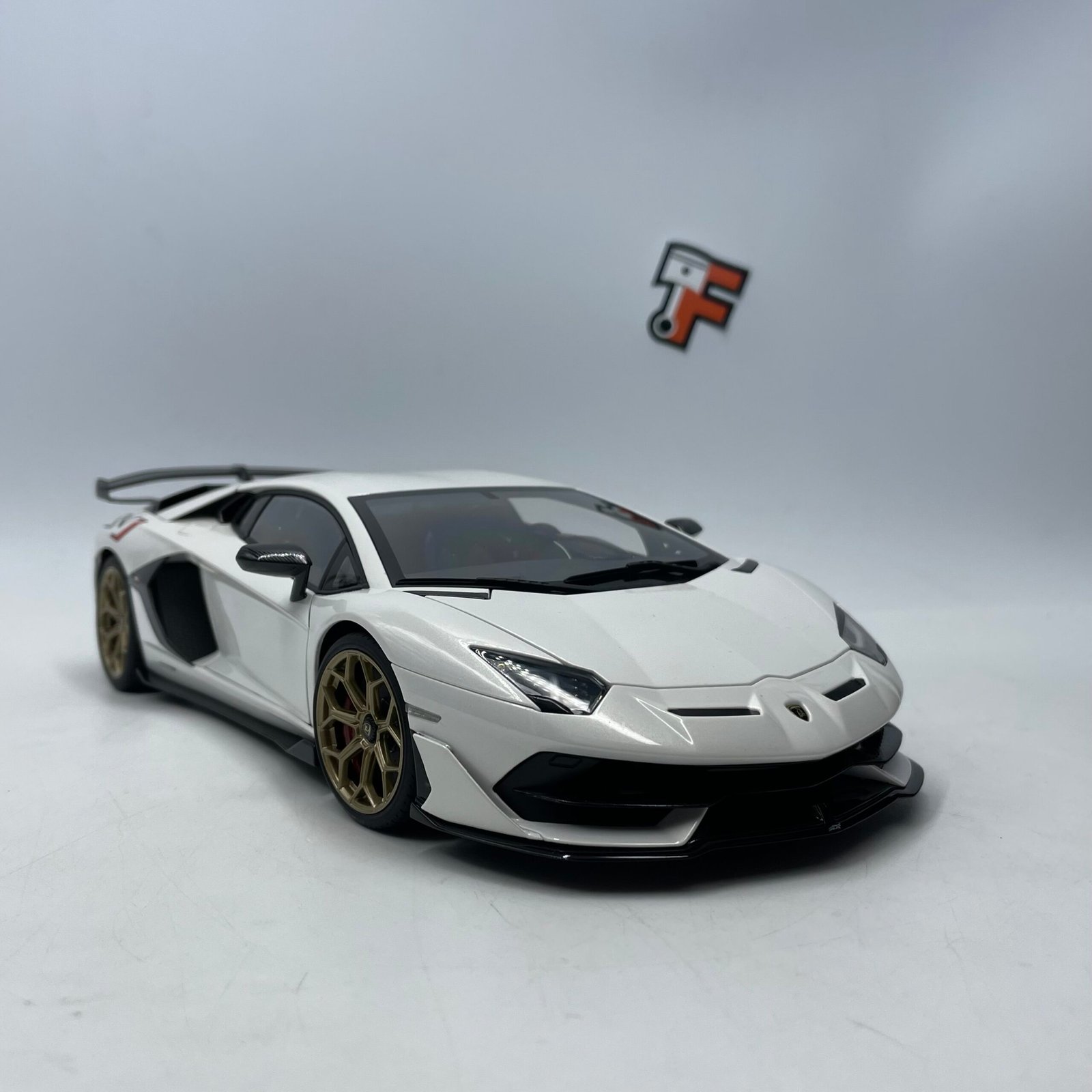 Miniature Lamborghini Aventador SVJ Bianco Asopo AUTOart 1/18 vendue en Suisse
