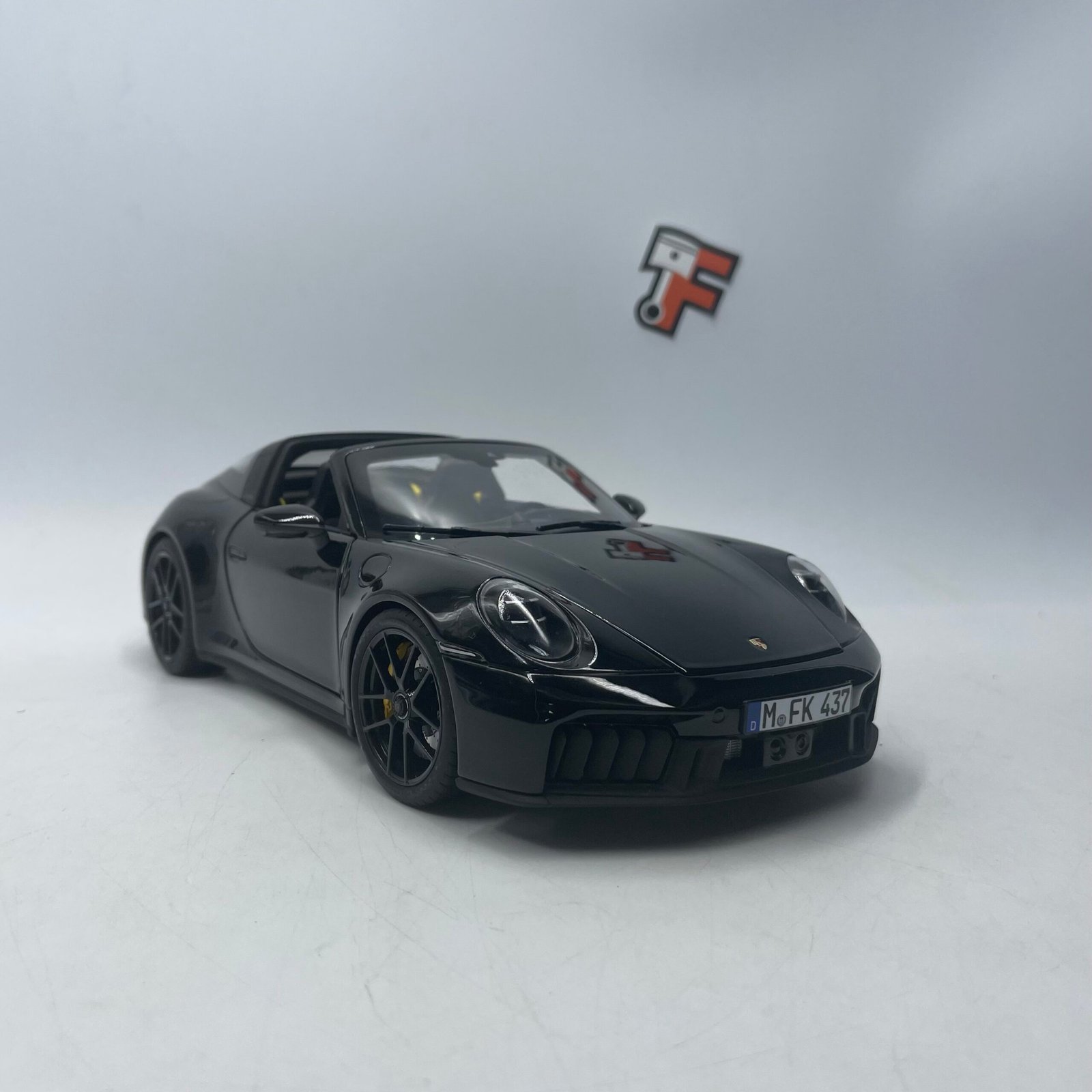 Miniature Porsche 911 Targa 4 GTS 2025 Black Norev 1/18 limitée à 200 exemplaires vendue en Suisse