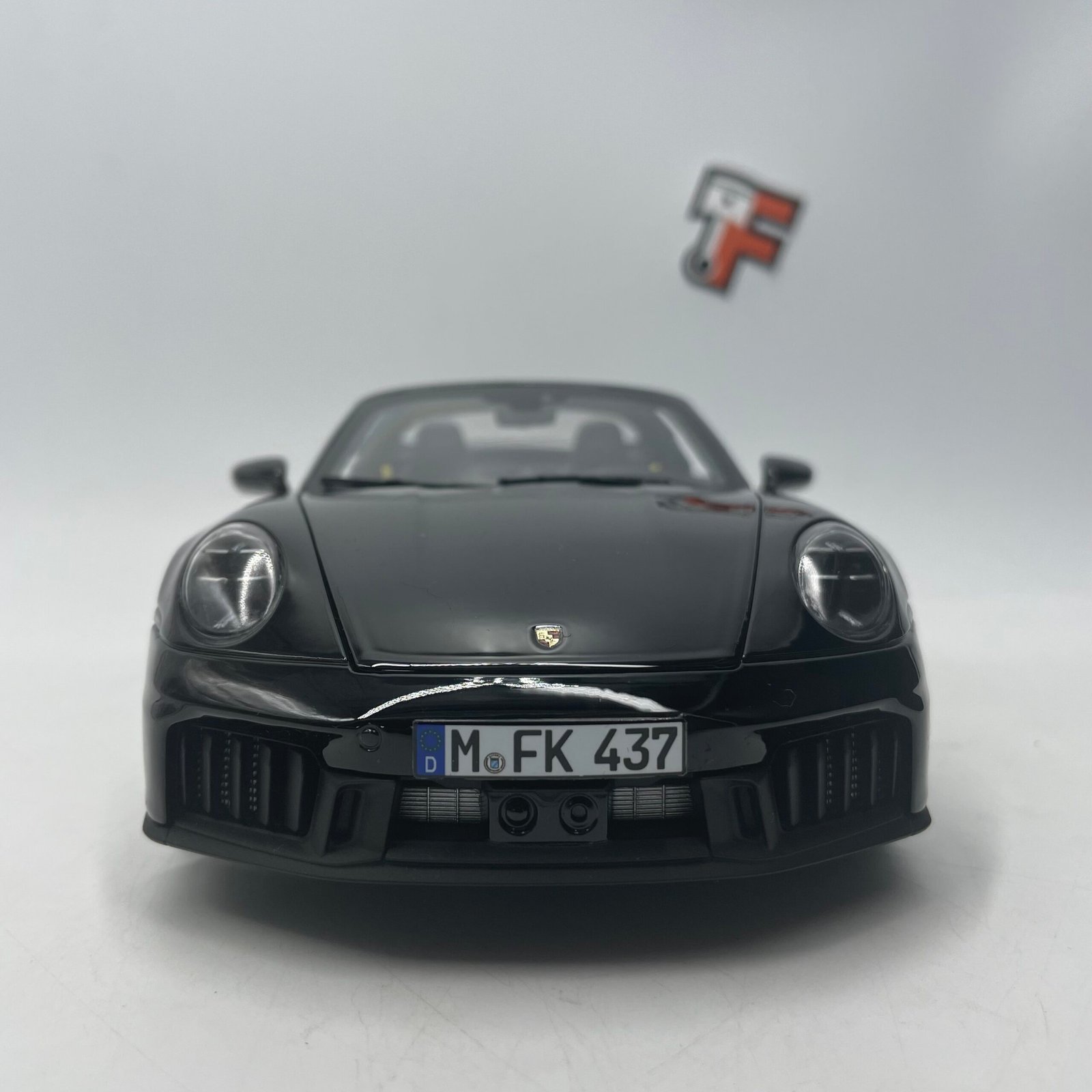 Porsche 911 Targa 4 GTS 2025 Black – Image 2