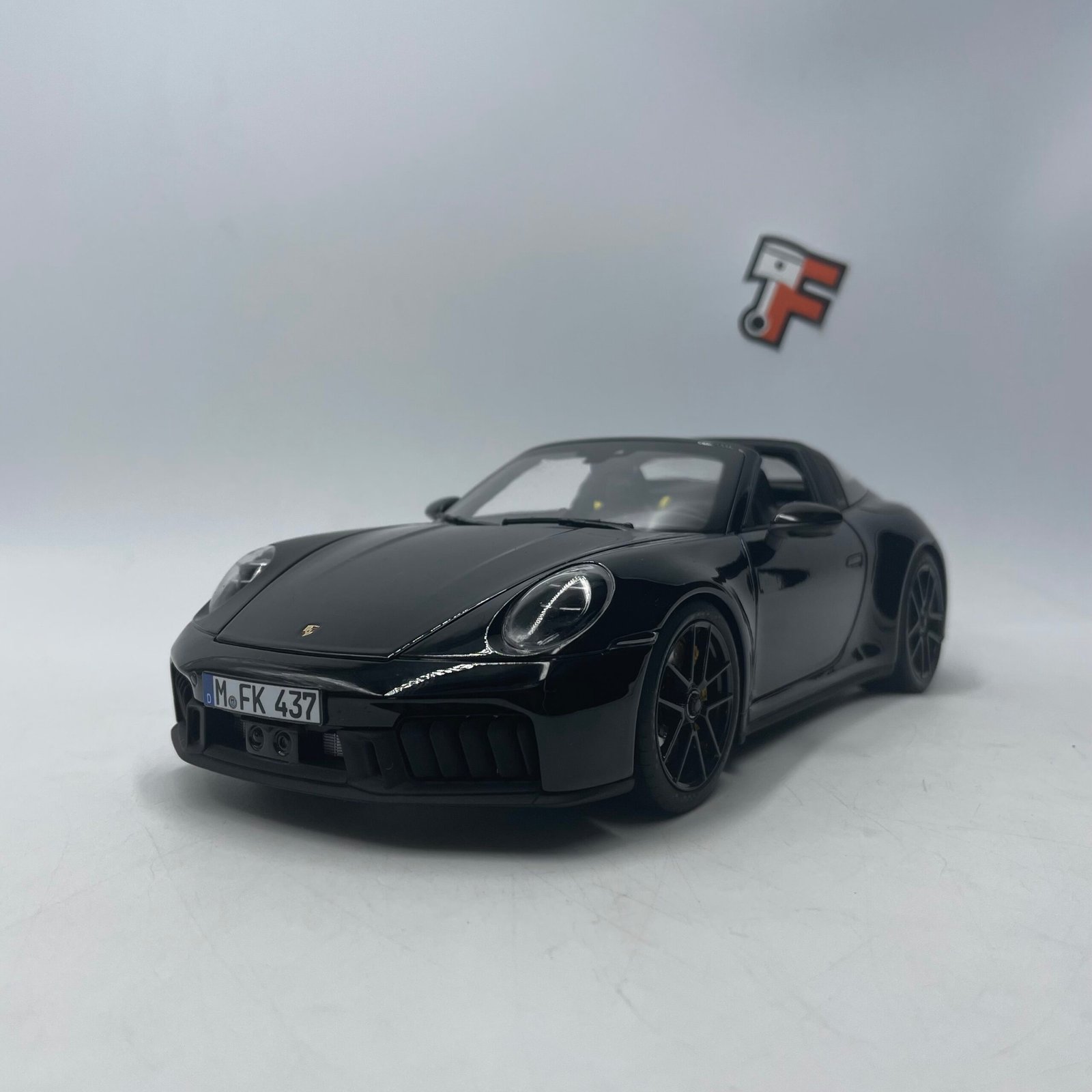 Porsche 911 Targa 4 GTS 2025 Black – Image 3