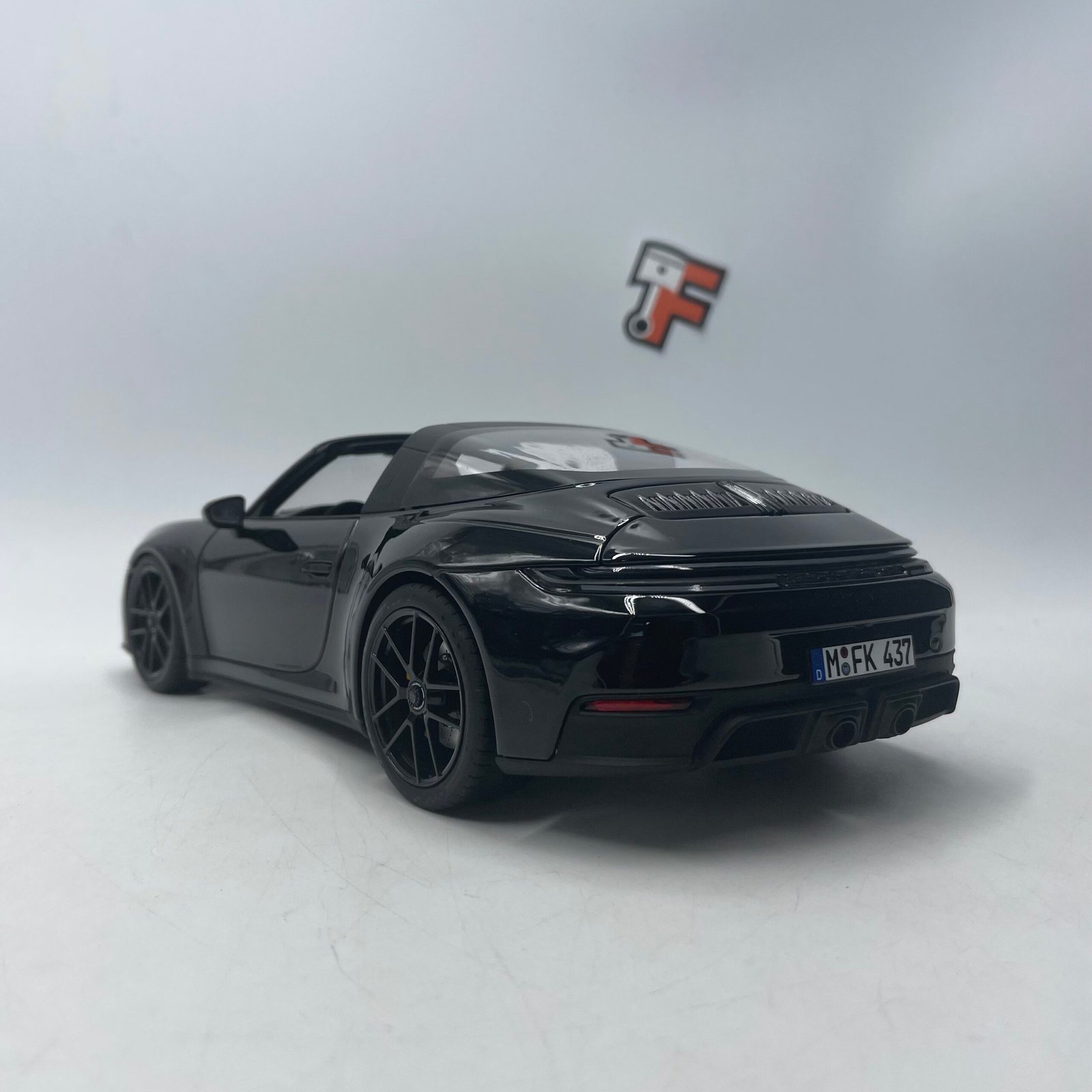 Porsche 911 Targa 4 GTS 2025 Black – Image 5