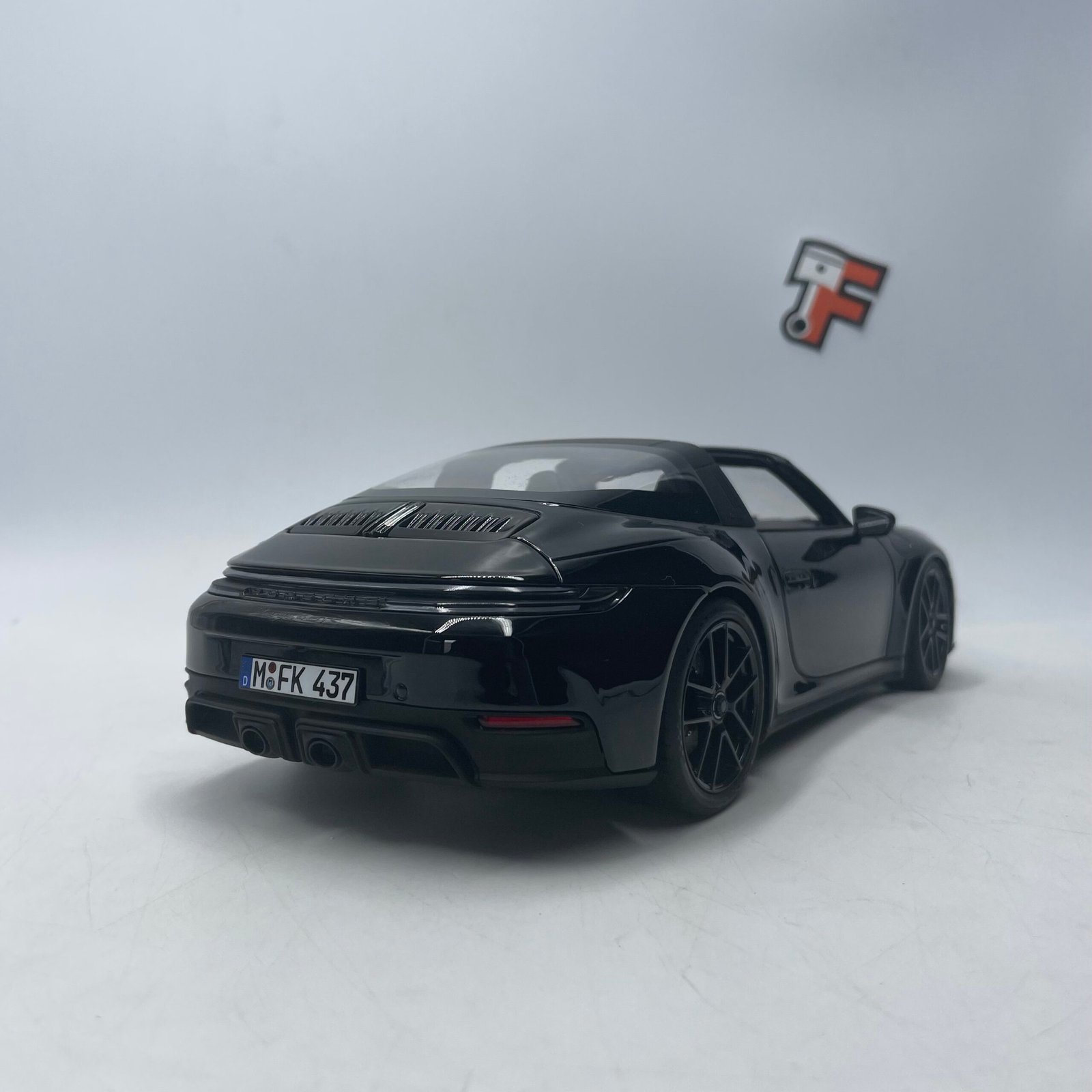 Porsche 911 Targa 4 GTS 2025 Black – Image 7
