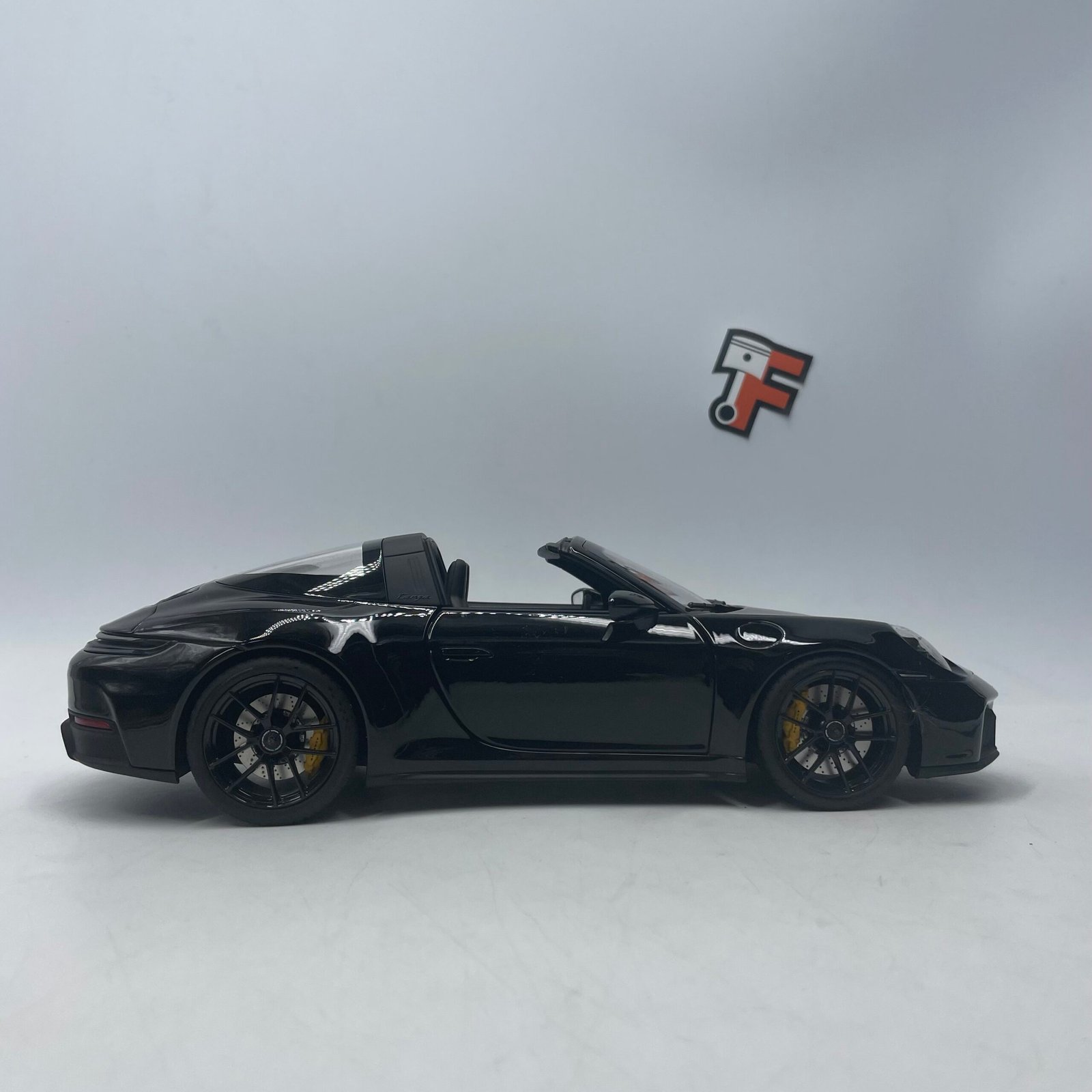 Porsche 911 Targa 4 GTS 2025 Black – Image 8