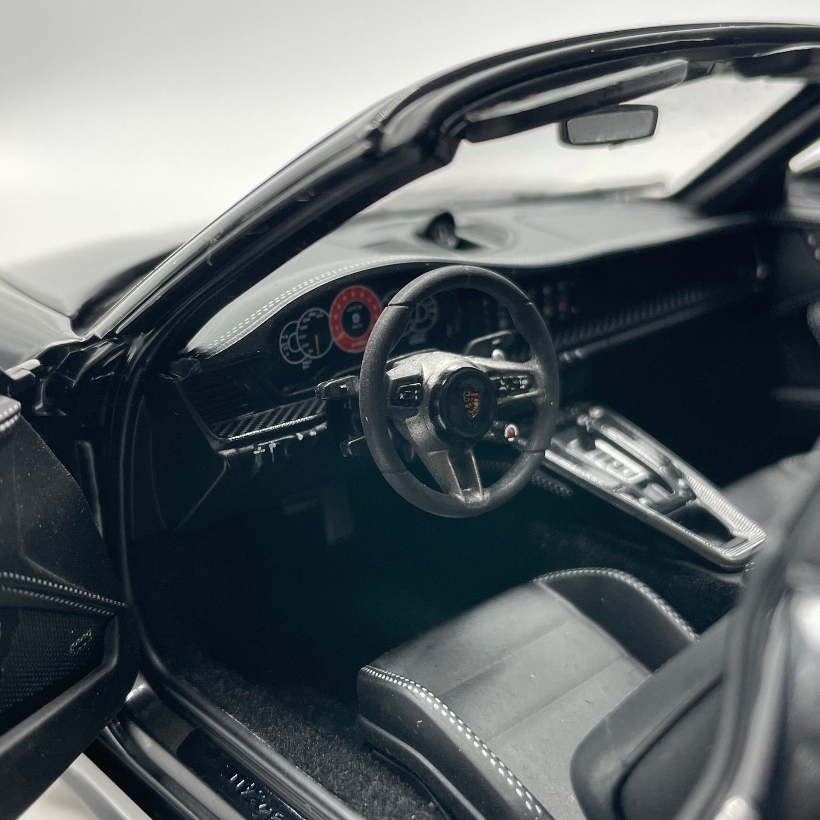 Porsche 911 Targa 4 GTS 2025 Black – Image 9