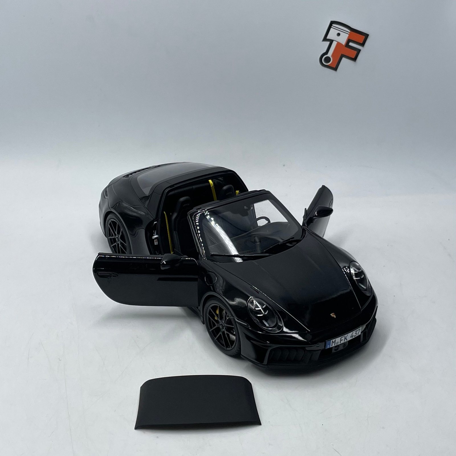 Porsche 911 Targa 4 GTS 2025 Black – Image 12