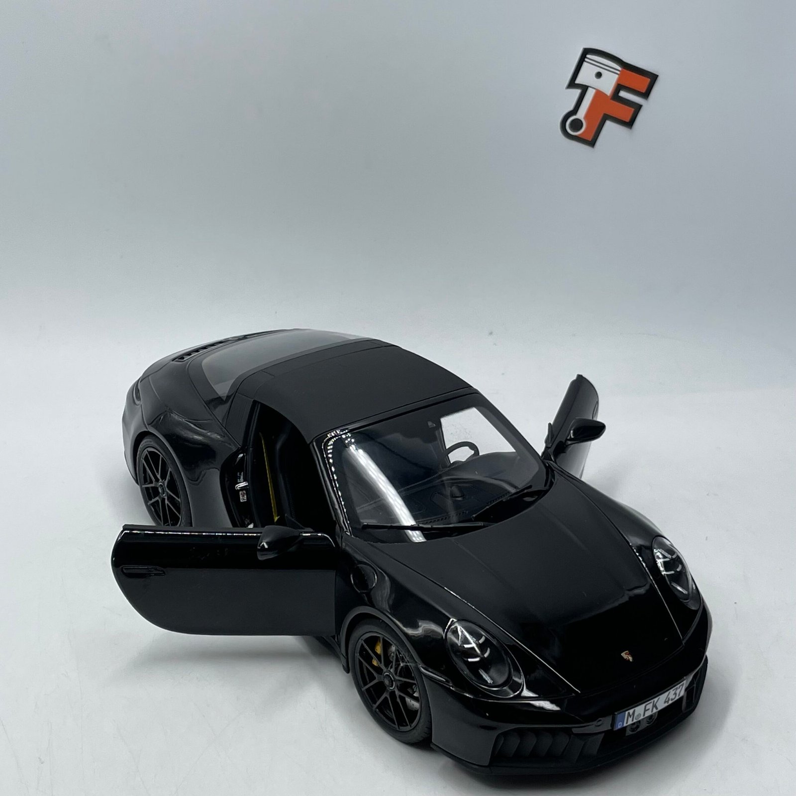 Porsche 911 Targa 4 GTS 2025 Black – Image 13
