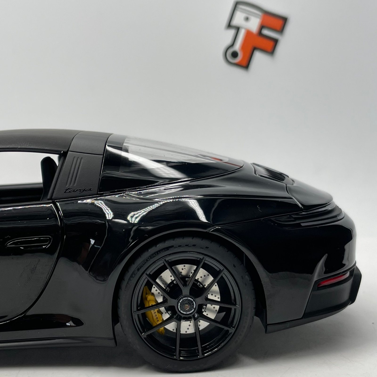 Porsche 911 Targa 4 GTS 2025 Black – Image 14