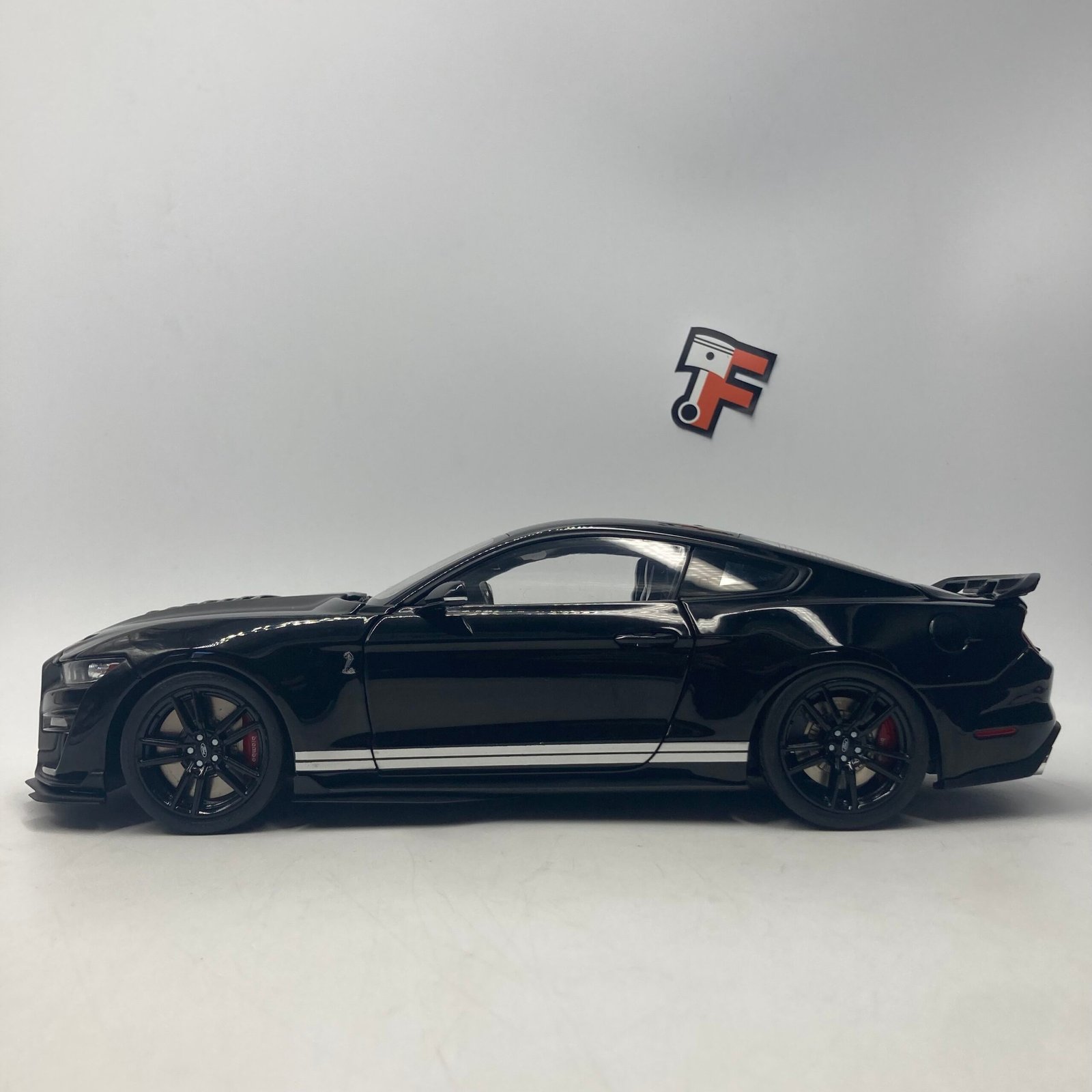 Ford Mustang Shelby GT500 Black 2022 – Image 4